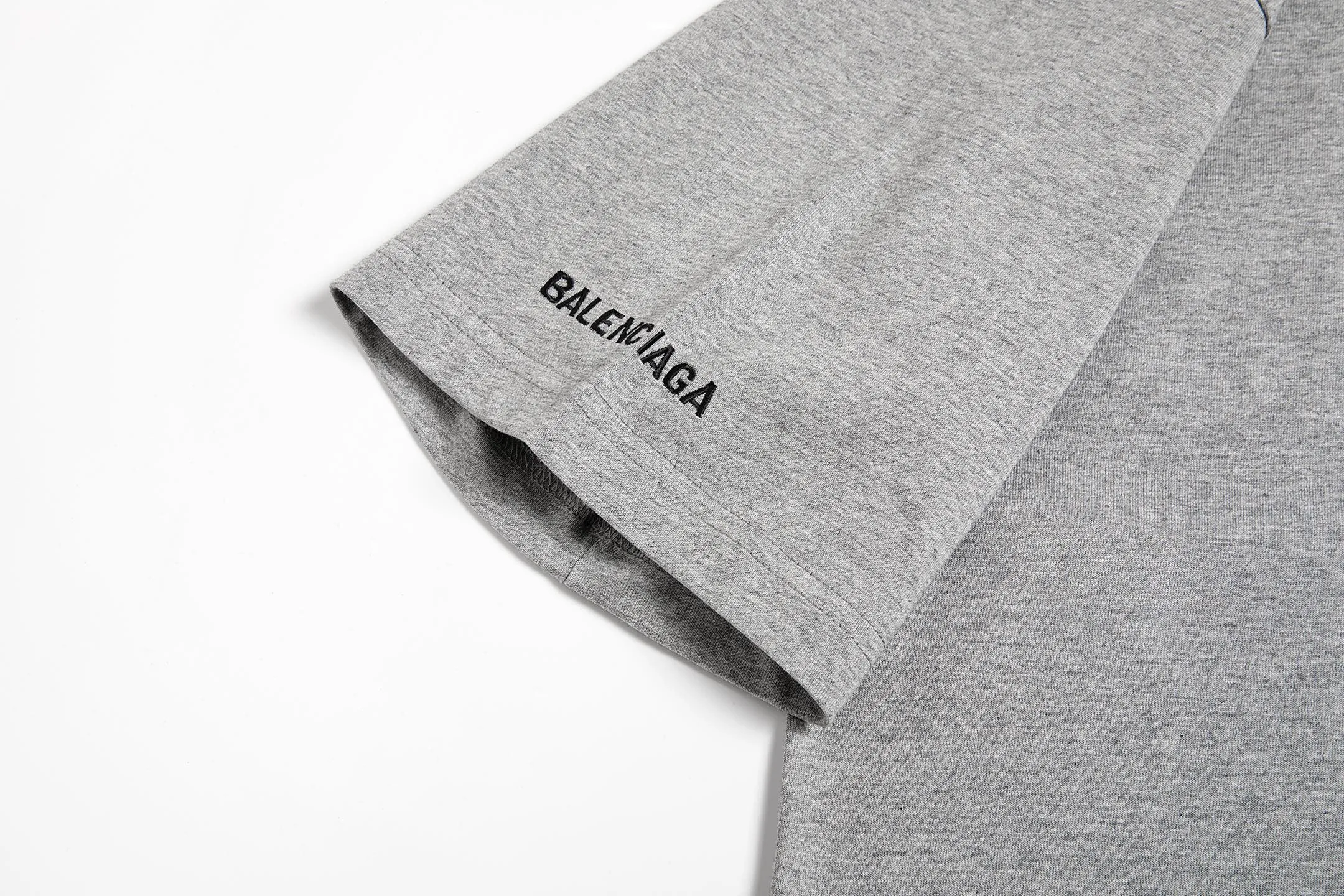 🅿️180 9196# Detailed picture Top version [[BALENCIA*GA] official website quality Paris new front panel alien back panel smiley face printed luminous effect short-sleeved T-shirt OS version loose dropped shoulders Unisex fabric: 260 grams 100% cotton double yarn Technology: front and rear digital direct injection Right sleeve embroidery Garment wash Shape solid color Color: black off-white floral gray Size: XS S M L