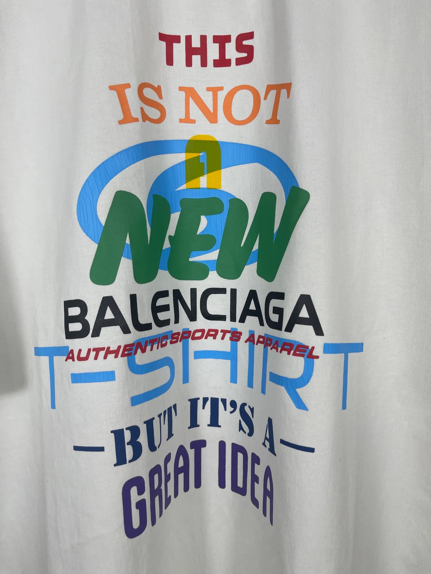 🅿️186 real photos [Top version. Official website quality] BALENCI*SS25 new style. Short-sleeved T-shirts with colorful multi-element artistic printing of letter LOGO. Synchronized with brick cabinets. Developed as genuine products at the first time, enjoy printing and comparison! The fabric is made of Paris ZP custom-woven and dyed cotton double yarn. Weighing 260 grams, the cloth surface is clean. The cloth pattern is clear, soft and comfortable. The threads are dyed with no color difference. The printing uses environmentally friendly imported materials. The letters are clear and the effect is three-dimensional. The version adopts OS loose shoulder design. Same style for men and women. Code: BL253708 Color: Apricot Size: XS S M L