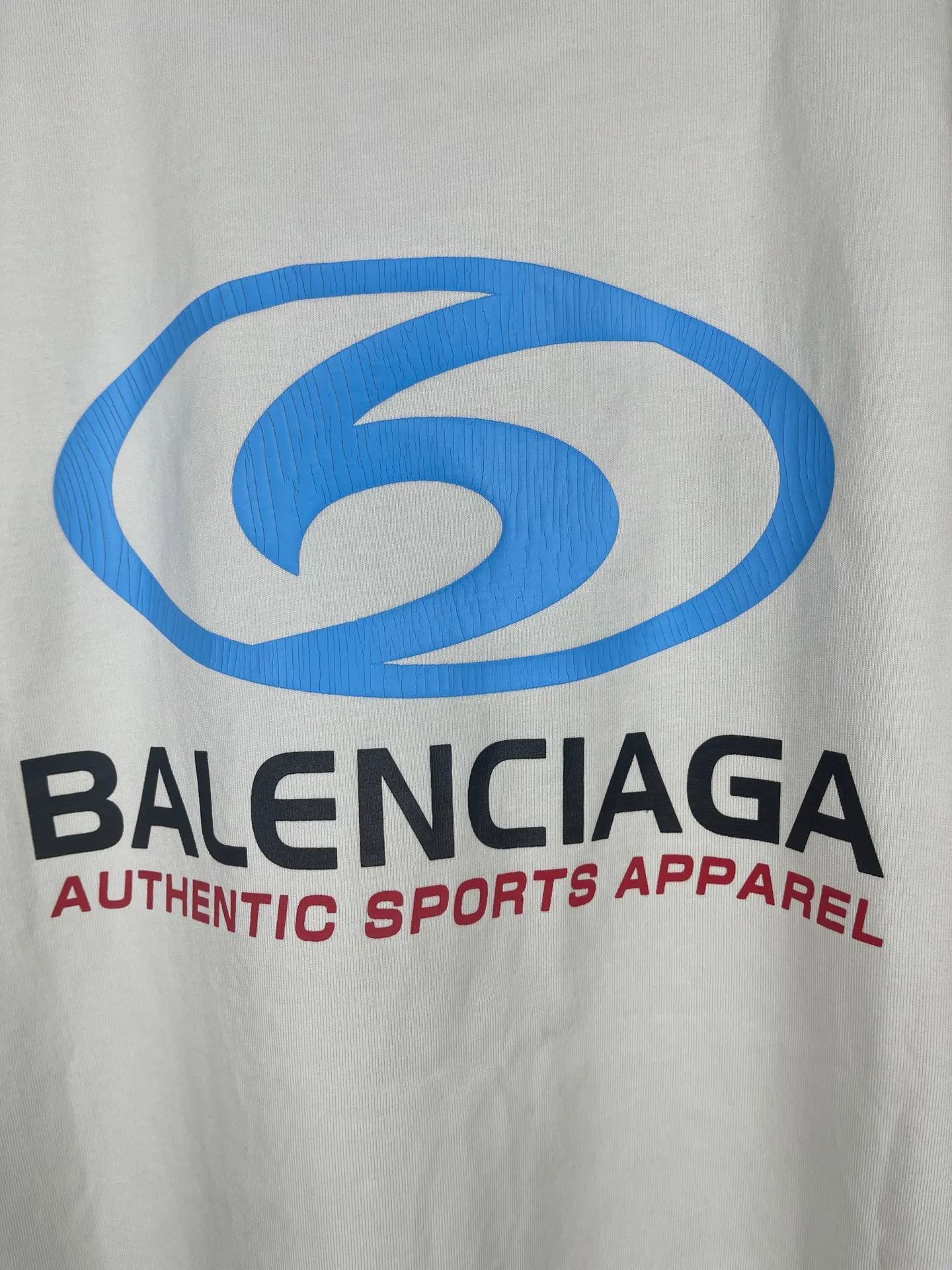 🅿️186 real photos [Top version. Official website quality] BALENCI*SS25 new style. Short-sleeved T-shirts with colorful multi-element artistic printing of letter LOGO. Synchronized with brick cabinets. Developed as genuine products at the first time, enjoy printing and comparison! The fabric is made of Paris ZP custom-woven and dyed cotton double yarn. Weighing 260 grams, the cloth surface is clean. The cloth pattern is clear, soft and comfortable. The threads are dyed with no color difference. The printing uses environmentally friendly imported materials. The letters are clear and the effect is three-dimensional. The version adopts OS loose shoulder design. Same style for men and women. Code: BL253708 Color: Apricot Size: XS S M L