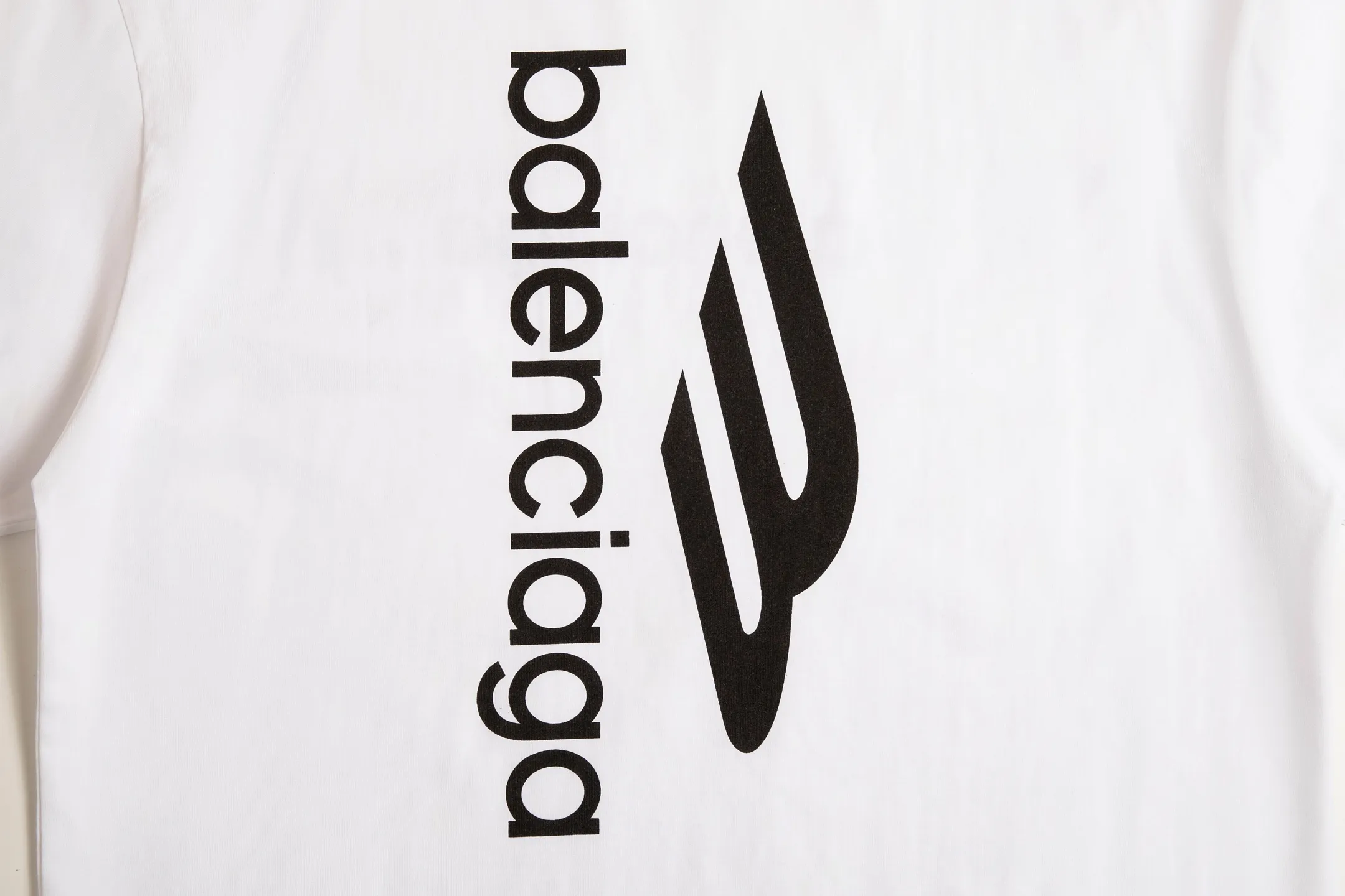 🅿️170 9187# Detailed picture Top version [[BALENCIA*GA] official website quality Paris new ski series 3M artistic letter LOGO printed short-sleeved T-shirt OS version loose dropped shoulders Unisex style Fabric: 260 grams 100% cotton double yarn Technology: front and rear panels left and right sleeve printing Garment wash spray painting worn distressed shaping solid color Color: black white Red (red has different craftsmanship and different prices) Size: XS S M L