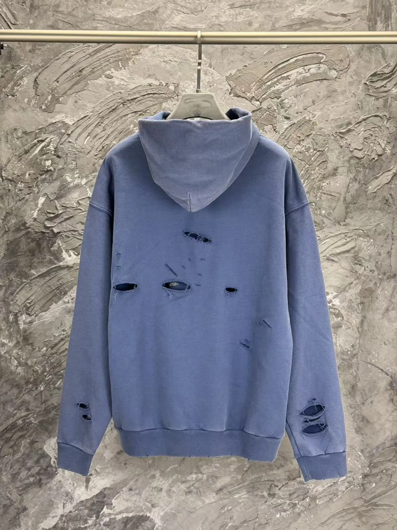 🅿️400 - BALENCI*GA Paris' latest 3M classic LOGO printed hooded long-sleeved sweatshirt on the chest. The front printing is made of imported environmentally friendly offset printing. The master manually positions and polishes the points by hand. The effect is three-dimensional. Exclusively pattern-matched, woven and dyed 460g fabric. Threads are dyed in the same vat with zero color difference. Brick cabinet synchronization. Welcome to compare. Same style for men and women -Color: washed black washed blue -SIZE: Xs S M L style number 8958#