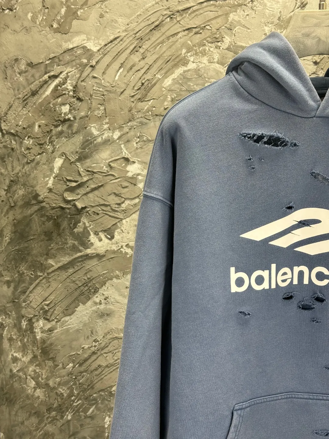 🅿️400 - BALENCI*GA Paris' latest 3M classic LOGO printed hooded long-sleeved sweatshirt on the chest. The front printing is made of imported environmentally friendly offset printing. The master manually positions and polishes the points by hand. The effect is three-dimensional. Exclusively pattern-matched, woven and dyed 460g fabric. Threads are dyed in the same vat with zero color difference. Brick cabinet synchronization. Welcome to compare. Same style for men and women -Color: washed black washed blue -SIZE: Xs S M L style number 8958#