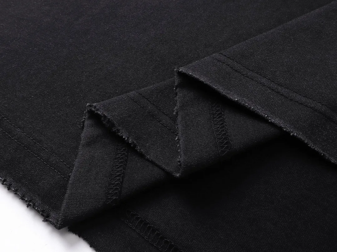 🅿️194 Actual pictures [Top version. Official website quality] BALENCI*GA/Paris. 25ss latest classic tape printing style. Ready-made clothes washed and worn short-sleeved T-shirt. Brick cabinet synchronization. The fabric is made of Paris ZP custom-woven and dyed 100% cotton double yarn compact cotton. The weight is 260 grams, the cloth surface is clean. The cloth pattern is clear, soft and comfortable, and the thread is dyed with no color difference. The classic pattern is printed using environmentally friendly imported materials. The letters are clear and the effect is three-dimensional. Restored brick cabinet. The garments were washed and aged, and polished by many hands. Produced by ultra-heavy craftsmanship, the market currency is very different, welcome to compare. The version adopts OS loose shoulder design. The same style for men and women. Code: BL253632 Color: Washed black, lime green Size: XS, S, M, L