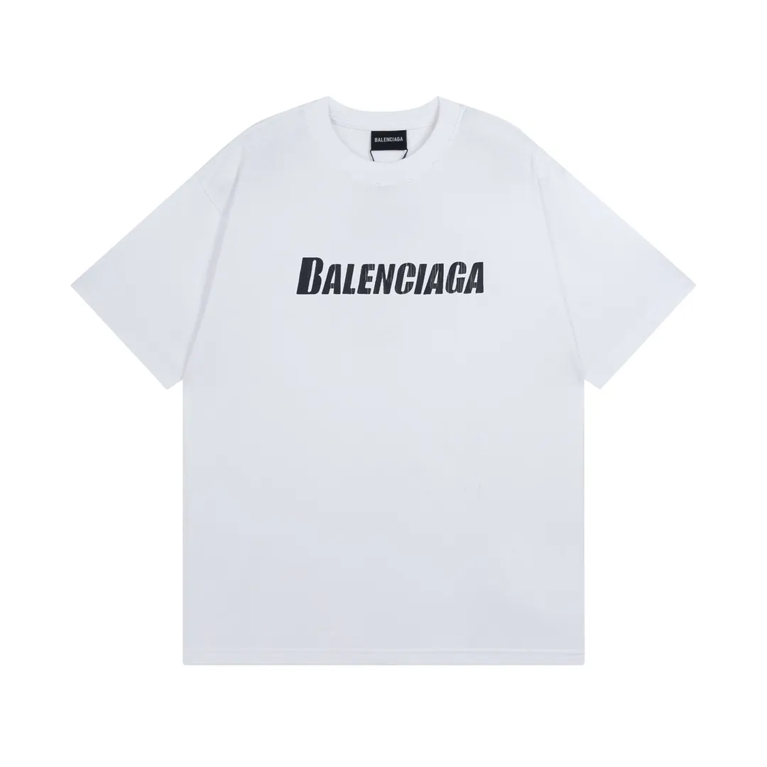 🅿️166 Detailed picture [Top version. Official website quality] BALENCI*GA/Paris. 2023 new style. Classic letter LOGO printed distressed short-sleeved T-shirt. Brick cabinet synchronization. The fabric is made of Paris ZP custom-woven and dyed 100% cotton double yarn compact cotton. The weight is 260 grams, the cloth surface is clean. The cloth pattern is clear, soft and comfortable. The threads are dyed with no color difference. The classic pattern is printed with environmentally friendly imported materials and precision printing screens, with clear letters and three-dimensional effect. Restored brick cabinet. The garments are hand-worn and distressed by many people. Different market currency. Welcome to compare. The version adopts OS loose shoulder design. Same style for men and women. Coding: BL223072 Color: black, coffee, pink, white, fruit green, navy Size: XS to L