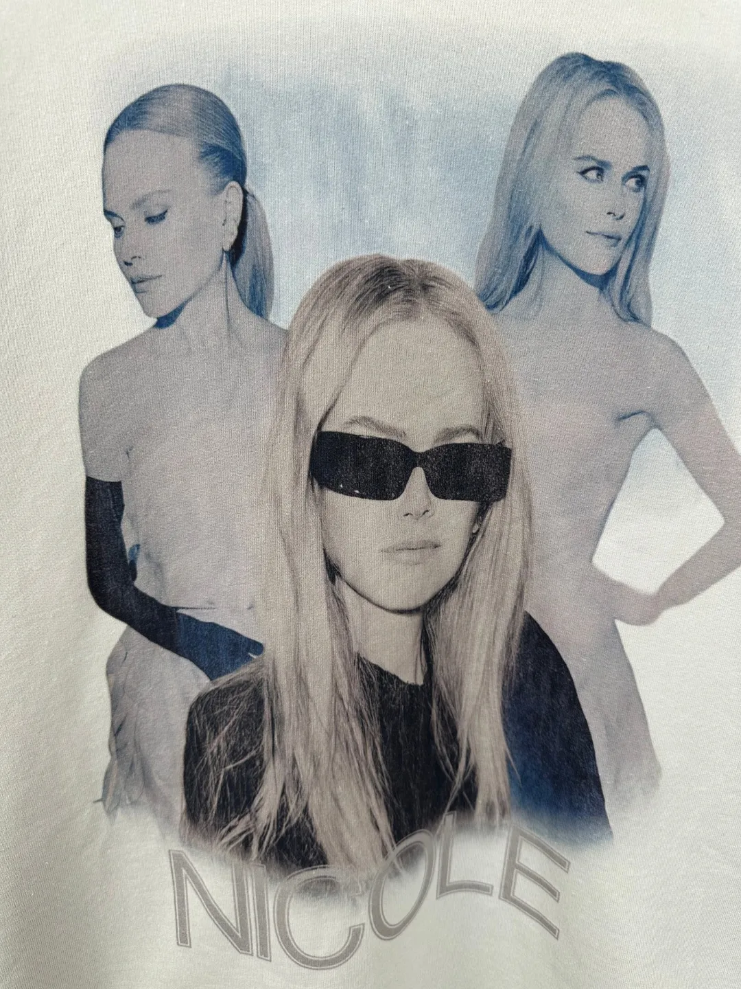 🅿️370 - BALENCI*GA Paris NICOLE artistic hooded sweatshirt. The front and back patterns are made of Conley direct injection. The sleeves are finely embroidered by imported Tajima embroidery machines. Customized matching hardware. Overweight craftsmanship. Clear letters. Three-dimensional effect. Exclusively pattern-woven and dyed 460g fabric. Threads are dyed in the same cylinder with zero color difference. Brick cabinet synchronization. Welcome to compare. Same style for men and women -Color: off-white -SIZE: Xs S M L Style number 8978#