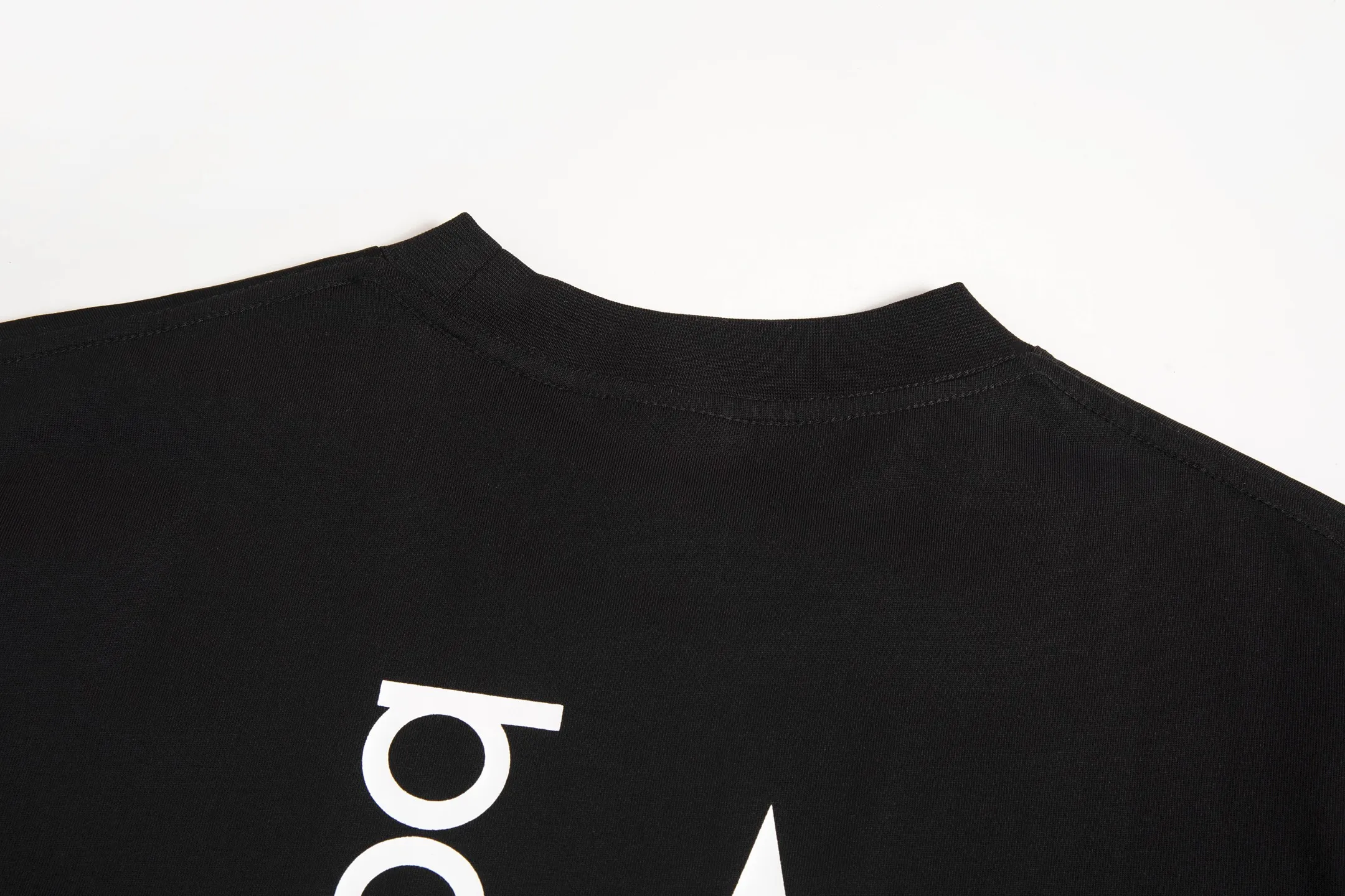 🅿️170 9187# Detailed picture Top version [[BALENCIA*GA] official website quality Paris new ski series 3M artistic letter LOGO printed short-sleeved T-shirt OS version loose dropped shoulders Unisex style Fabric: 260 grams 100% cotton double yarn Technology: front and rear panels left and right sleeve printing Garment wash spray painting worn distressed shaping solid color Color: black white Red (red has different craftsmanship and different prices) Size: XS S M L