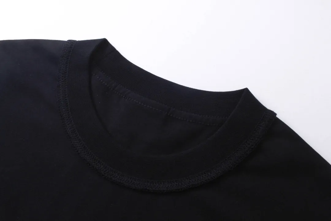 🅿️194 Detailed pictures [Top version. Official website quality] BALENCI*GA/Paris. 2024. SEENOWBUYNOW new model. Large LOGO on the front, back, left and right sleeves, direct-printed washable T-shirt, using reverse bottom method, brick cabinet synchronization. Genuine product developed at the first time, welcome to compare! The fabric is made of Paris ZP custom-woven and dyed cotton double yarn. Weighing 260 grams, the cloth surface is clean. The cloth pattern is clear, soft and comfortable. The threads are dyed with no color difference. The classic LOGO is printed using imported machine-made white ink direct printing. The letters are clear and the effect is three-dimensional. Restore brick cabinets. Different market currencies, welcome to compare, the version adopts OS loose shoulder version. Same style for men and women Coding: BL223319 Color: Black Size: XS to L