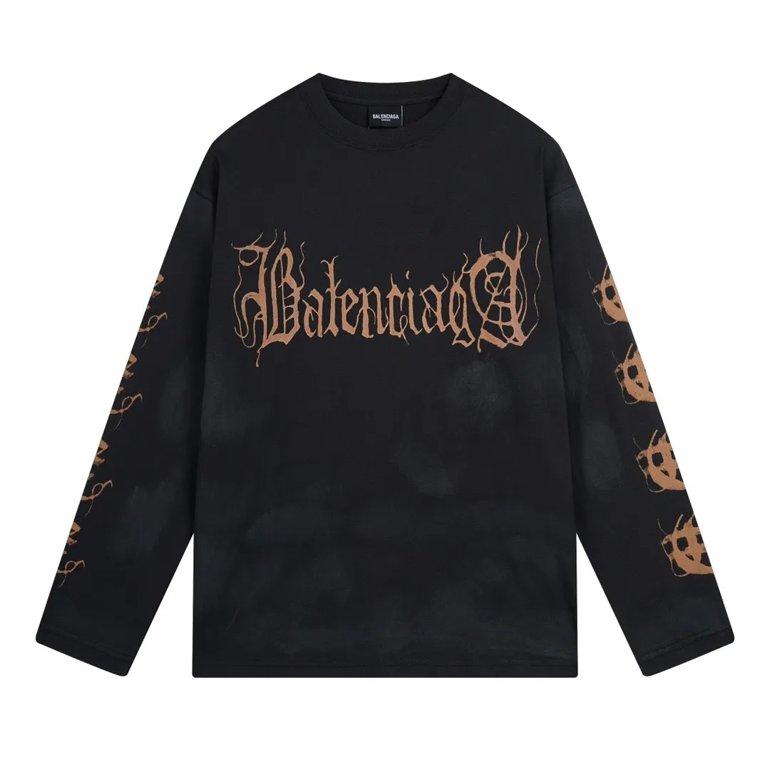🅿️230 detailed pictures [Top version. Official website quality] BALENCI*GA/Paris. 2024 latest Sanskrit letters LOGO hand-painted worn distressed long-sleeved T-shirt. Brick cabinet synchronization. ⚠️Difference in market currency. YB development. Color system is black and blue. Worn. Hand-painted consistent with ZP,‼ ️The fabric is made of Paris ZP custom-woven and dyed 100% cotton with double yarn compactness. The weight is 260 grams, the cloth surface is clean. The cloth pattern is clear, soft and comfortable, and the threads are dyed with no color difference. Ready-made garments are hand-painted, worn, and distressed, with heavy craftsmanship. Comparisons welcome. The version adopts OS loose shoulder design. Same style for men and women. Code: BL225012 Color: black blue Size: XS S M L