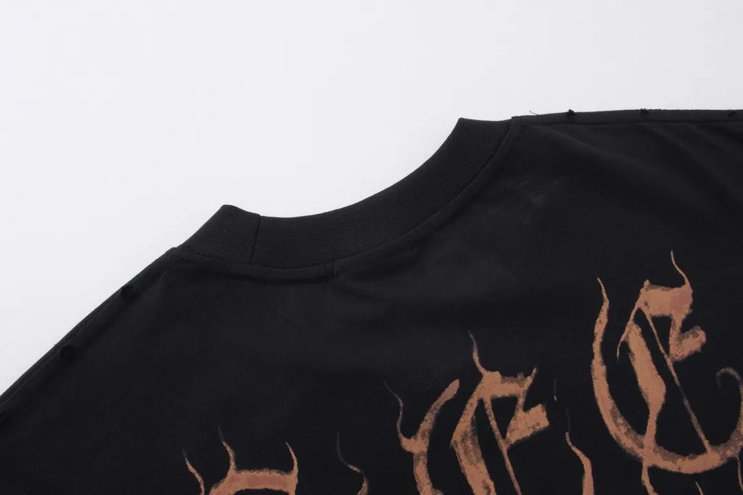 🅿️230 detailed pictures [Top version. Official website quality] BALENCI*GA/Paris. 2024 latest Sanskrit letters LOGO hand-painted worn distressed long-sleeved T-shirt. Brick cabinet synchronization. ⚠️Difference in market currency. YB development. Color system is black and blue. Worn. Hand-painted consistent with ZP,‼ ️The fabric is made of Paris ZP custom-woven and dyed 100% cotton with double yarn compactness. The weight is 260 grams, the cloth surface is clean. The cloth pattern is clear, soft and comfortable, and the threads are dyed with no color difference. Ready-made garments are hand-painted, worn, and distressed, with heavy craftsmanship. Comparisons welcome. The version adopts OS loose shoulder design. Same style for men and women. Code: BL225012 Color: black blue Size: XS S M L