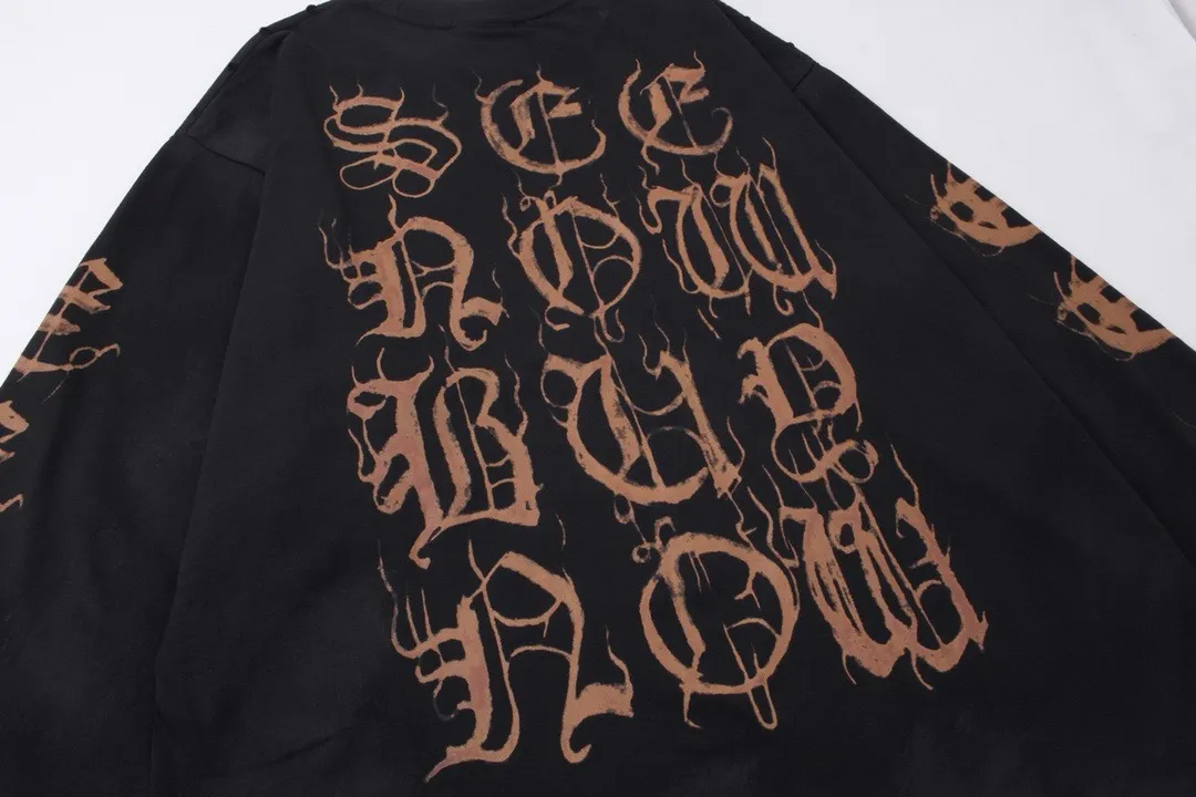 🅿️230 detailed pictures [Top version. Official website quality] BALENCI*GA/Paris. 2024 latest Sanskrit letters LOGO hand-painted worn distressed long-sleeved T-shirt. Brick cabinet synchronization. ⚠️Difference in market currency. YB development. Color system is black and blue. Worn. Hand-painted consistent with ZP,‼ ️The fabric is made of Paris ZP custom-woven and dyed 100% cotton with double yarn compactness. The weight is 260 grams, the cloth surface is clean. The cloth pattern is clear, soft and comfortable, and the threads are dyed with no color difference. Ready-made garments are hand-painted, worn, and distressed, with heavy craftsmanship. Comparisons welcome. The version adopts OS loose shoulder design. Same style for men and women. Code: BL225012 Color: black blue Size: XS S M L