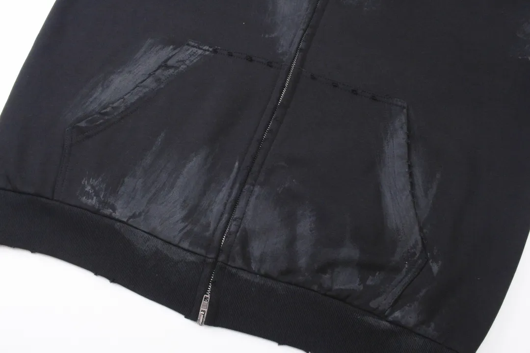 🅿️390 Detailed picture [Top version. Official website quality] BALENCI*GA/Paris#Classic model. Coke embroidered hand-painted graffiti black tape cardigan hooded sweatshirt. The fabric is made of Paris ZP custom-woven and dyed cotton David sweatshirt. The weight is 450 grams. The cloth surface is clean. The cloth pattern is clear, soft and comfortable. The color fastness is good. It is not easy to change color. The threads are dyed with no color difference. The classic pattern embroidery uses an imported embroidery machine, and the embroidery thread color is the original color. The finished product is washed and worn, and hand-painted graffiti. Produced by looking at pictures at Jubie Market. The letters are clear. The three-dimensional effect is strong. The embroidered flowers are finished and the finished product is glued. The version adopts OS loose shoulder design. Same style for men and women. Code: BL238072 Color: black. Smoke gray. Size: XS S M L