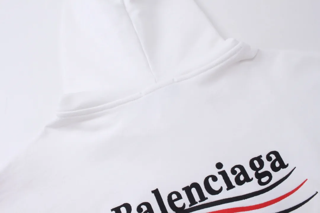 🅿️296 Detailed picture [Top version. Official website quality] BALENCI*GA/Paris. Classic style, #COLA Embroidered Hooded Long-Sleeve Sweatshirt# The fabric is made of Paris ZP custom-woven and dyed cotton terry sweatshirt, with a weight of 450 grams. The cloth surface is clean. The cloth pattern is clear, soft and comfortable. The threads are dyed with no color difference. The classic letter LOGO pattern is embroidered with an imported Tajima embroidery machine. The letters are clear and have a strong three-dimensional effect. Restored brick cabinets. Welcome to compare. The version adopts OS loose shoulder version. Same style for men and women. Code: BL238035 Color: black, white, cement white, dark gray Size: XS S M L