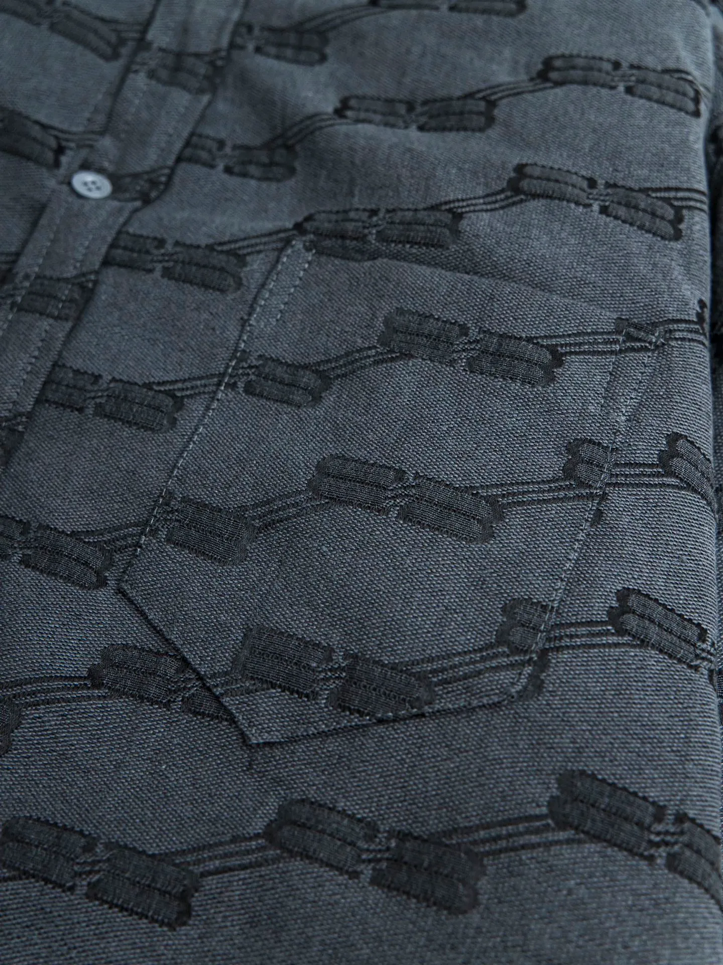 💰600 [Highest version] Balenciaga / Balenciaga Blcg 24FW catwalk style Double B lock second-hand jacquard lapel shirt jacket and cotton coat Correct version Raw material high-density cotton canvas Full jacquard process after final dyeing to create classic BB presbyopia pattern Diamond-shaped quilted cotton lining Selected long-staple cotton Warm and comfortable OS ultra-loose silhouette design The whole dress is made of positioning flowers + restored flowers on the front placket, purely hand-cut Original molded custom brand logo five-claw snap button Original main mark washed label tag packaging bag Color: black/khaki Size: 46/48/50/52 Size chart: Length Chest Shoulder width Sleeve length 46: 68 130 51 55 48: 70 134 53 56 50: 72 138 55 57 52: 74 142 57 58 Note: There is a difference of 1~2CM due to manual measurement.
