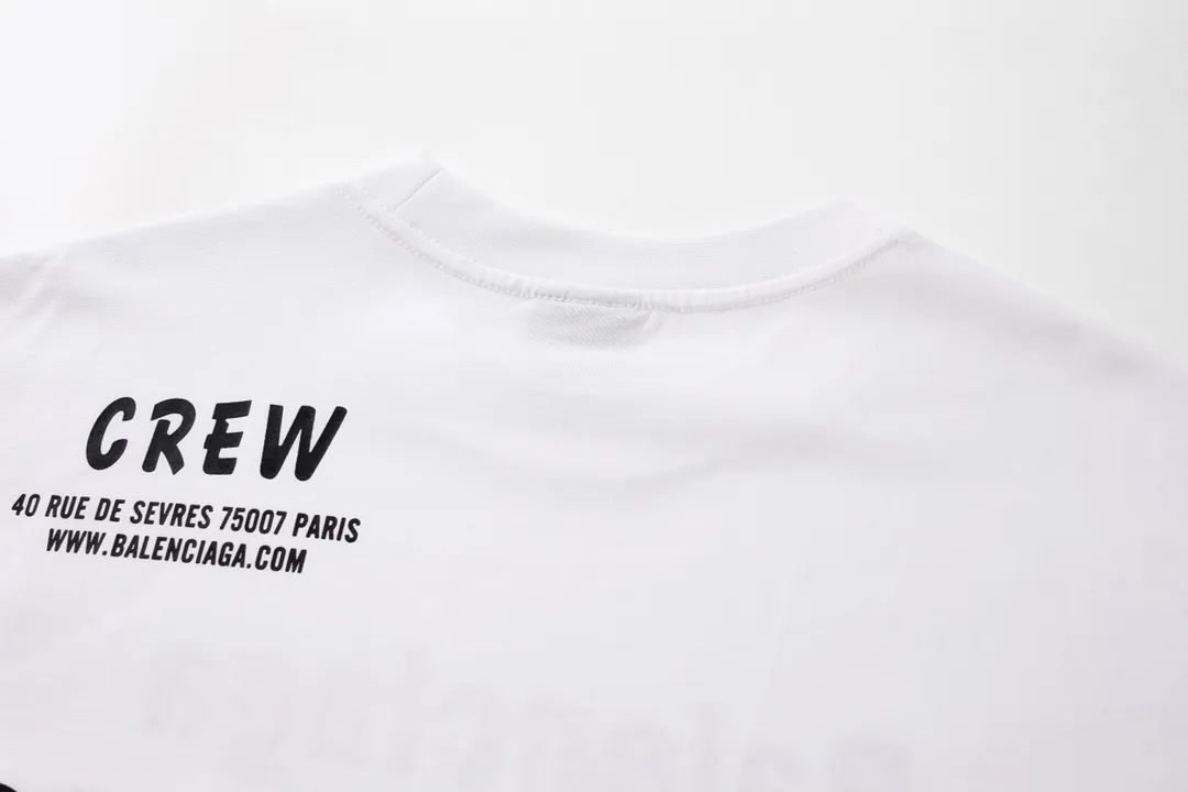 🅿️170 Detail Picture [Top version. Official website quality] BALENCI*GA/Paris BALENCI*GA#2023 new model, multi-logo classic printed short-sleeved T-shirt. The fabric is made of Paris ZP custom-woven and dyed 100% cotton double yarn compact cotton. The weight is 260 grams, the cloth surface is clean. The cloth pattern is clear. Soft and comfortable. Good color fastness. Not easy to change color. The threads are woven and dyed with no color difference. Printing uses computer direct printing. The effect is three-dimensional and has no burrs. The version adopts OS loose shoulder design. Same style for men and women. Code: BL223205 Color: Black. White Size: XS to L