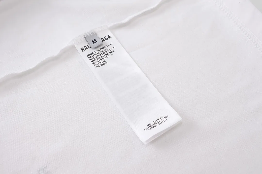 🅿️170 Detail Picture [Top version. Official website quality] BALENCI*GA/Paris BALENCI*GA#2023 new model, multi-logo classic printed short-sleeved T-shirt. The fabric is made of Paris ZP custom-woven and dyed 100% cotton double yarn compact cotton. The weight is 260 grams, the cloth surface is clean. The cloth pattern is clear. Soft and comfortable. Good color fastness. Not easy to change color. The threads are woven and dyed with no color difference. Printing uses computer direct printing. The effect is three-dimensional and has no burrs. The version adopts OS loose shoulder design. Same style for men and women. Code: BL223205 Color: Black. White Size: XS to L