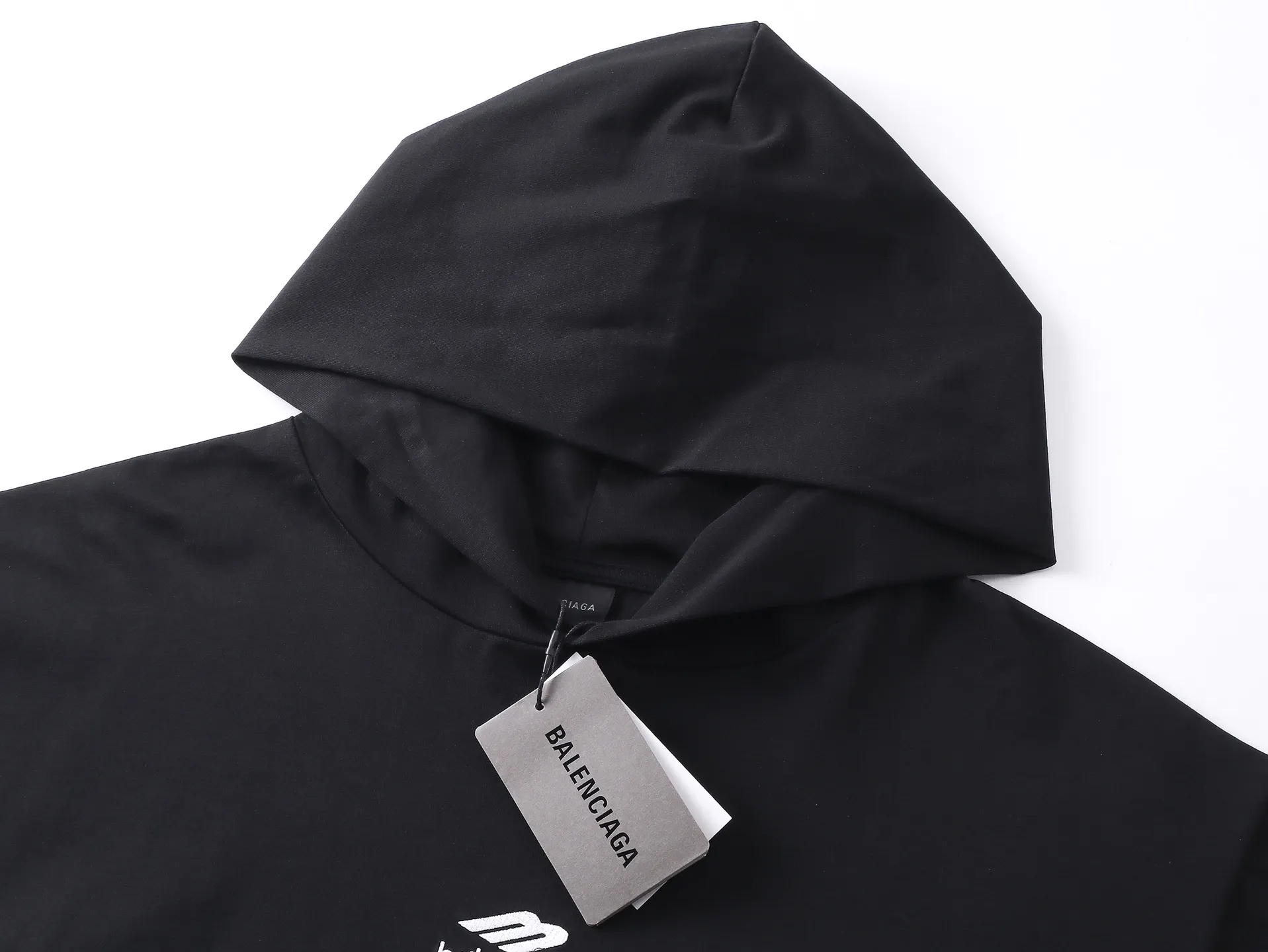 🅿️280 BALENCI*GA Paris classic small label 3M logo hooded long-sleeved T-shirt. The front and sleeves are embroidered with imported Tajima machines. The effect is three-dimensional. Restore the brick cabinet. Exclusively woven and dyed 280g fabric. The threads are dyed in the same vat with zero color difference. The version adopts OS loose shoulder version. Welcome to compare. Same style for men and women -Color: black -SIZE: Xs S M L Style No. 8642#