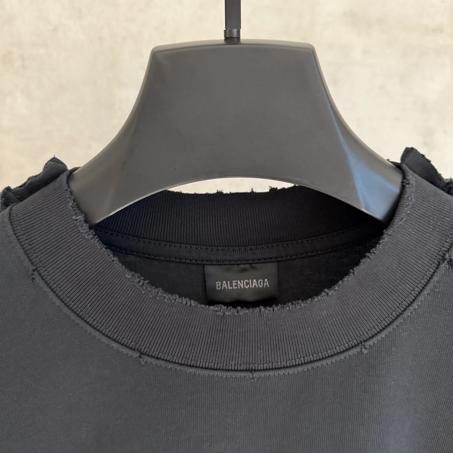 🅿️350 [Strict quality control] BAL Balenciaga's new appliqué embroidered long-sleeved sweatshirt T-shirt. Heavy 340g double yarn fabric. Wash the whole garment twice. Frayed and torn on all four sides. Heavy fabric. The neckline is made of icy Solona. Loose fit. Deep, wide and stylish. No deformation or shrinkage. Color: 3 colors, black, white and gray. Size: M-2xl