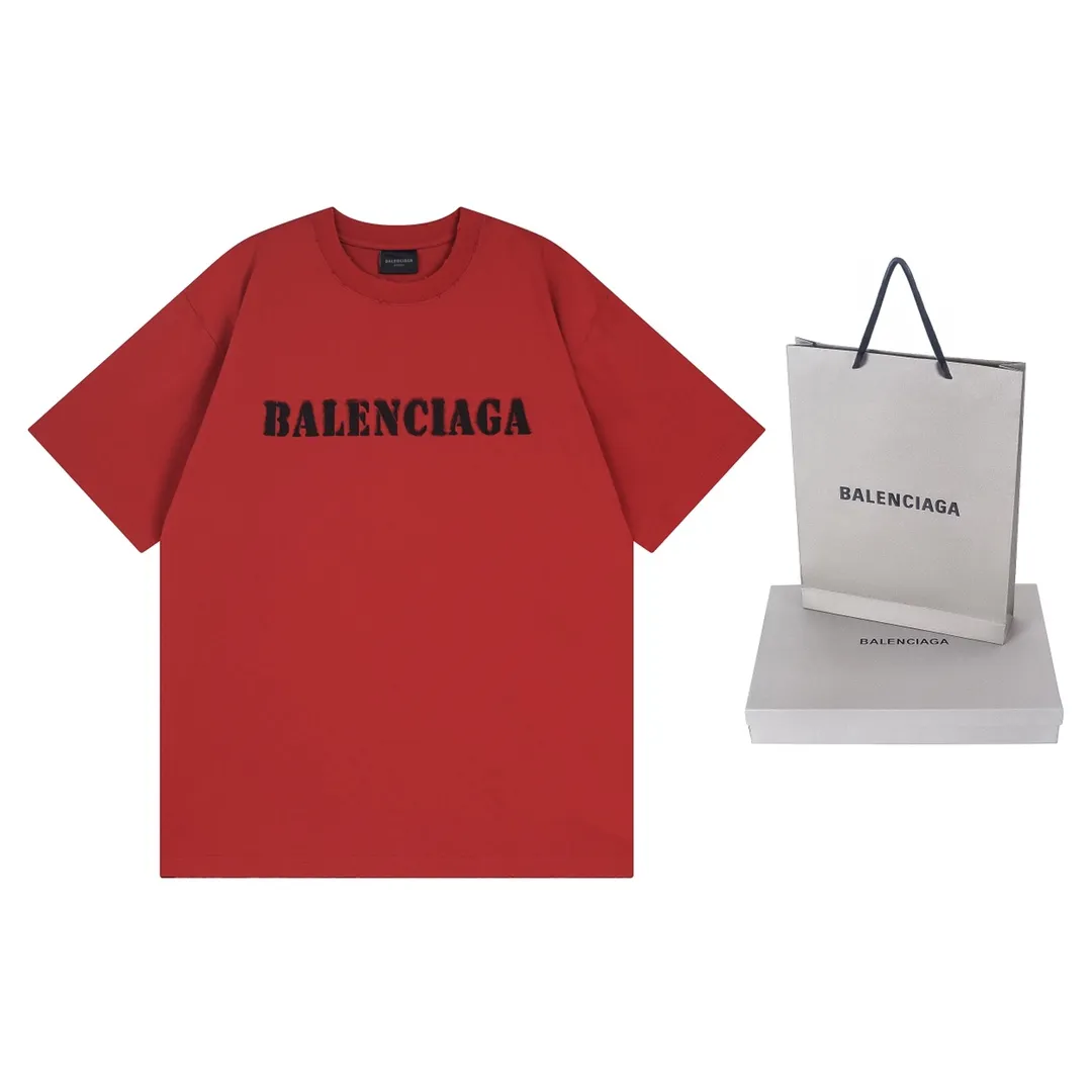 🅿️176 Detailed picture [Top version. Official website quality] BALENCI*GA/Paris. 2024 new letter LOGO printed short-sleeved T-shirt. Brick cabinets are synchronized. Genuine products are developed at the first time, and you can print and compare! The fabric is made of Paris ZP custom-woven and dyed cotton double yarn. Weighing 260 grams, the cloth surface is clean. The cloth pattern is clear, soft and comfortable. The threads are dyed with no color difference. The classic LOGO is printed with environmentally friendly imported materials and dot direct printing technology, with a three-dimensional effect. Restored brick cabinet. Ready-made clothes are worn and worn, different market currency, welcome to compare, the version adopts OS loose shoulder version. Same style for men and women Coding: BL233315 Color: gray blue, off-white, red Size: XS to L