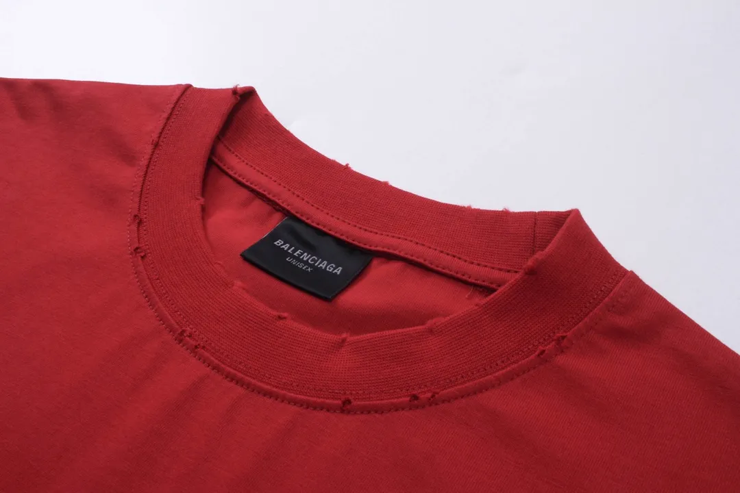 🅿️176 Detailed picture [Top version. Official website quality] BALENCI*GA/Paris. 2024 new letter LOGO printed short-sleeved T-shirt. Brick cabinets are synchronized. Genuine products are developed at the first time, and you can print and compare! The fabric is made of Paris ZP custom-woven and dyed cotton double yarn. Weighing 260 grams, the cloth surface is clean. The cloth pattern is clear, soft and comfortable. The threads are dyed with no color difference. The classic LOGO is printed with environmentally friendly imported materials and dot direct printing technology, with a three-dimensional effect. Restored brick cabinet. Ready-made clothes are worn and worn, different market currency, welcome to compare, the version adopts OS loose shoulder version. Same style for men and women Coding: BL233315 Color: gray blue, off-white, red Size: XS to L