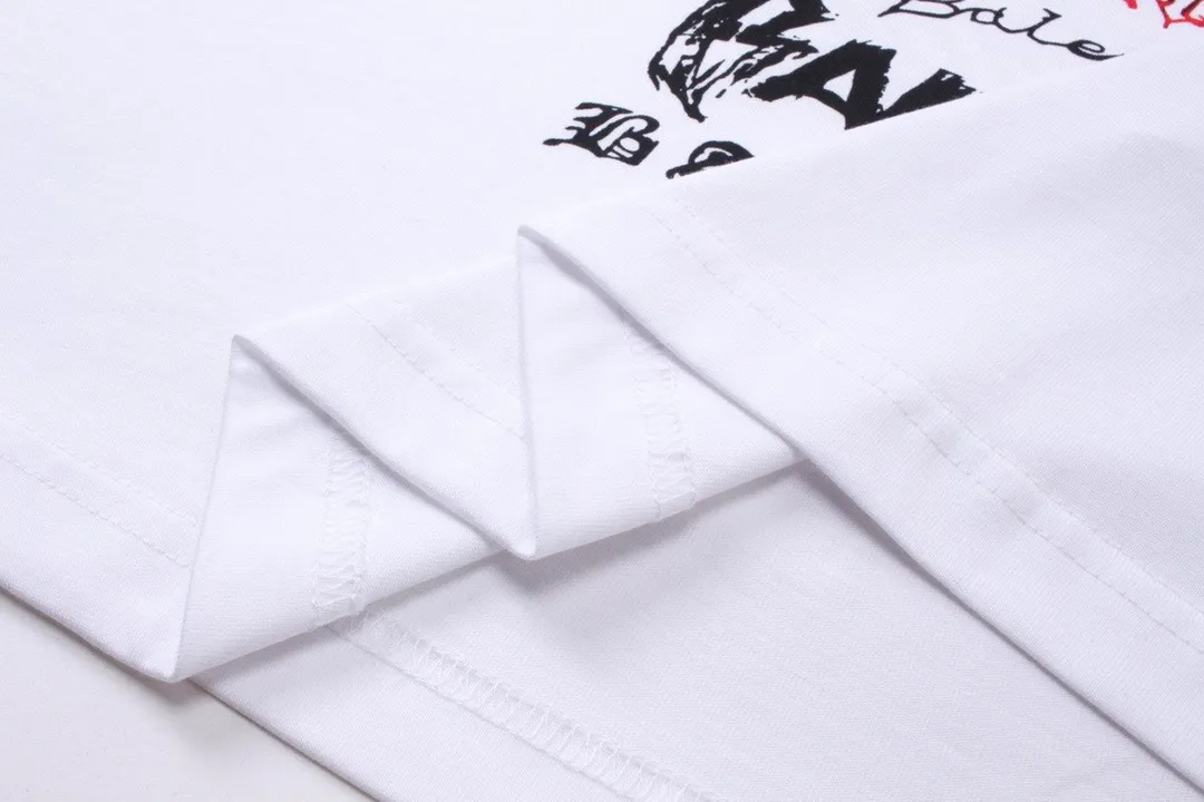 🅿️210 real photos [Top version. Official website quality] BALENCI*GA/Paris. 2024 new style. Year of the Dragon limited print long-sleeved T-shirt, synchronized with brick cabinets. Developed genuine product at the first time, enjoy printing and comparison! The fabric is made of Paris ZP custom-woven and dyed cotton double yarn. Weighing 260 grams, the cloth surface is clean. The cloth pattern is clear, soft and comfortable. The threads are dyed with no color difference. The classic LOGO is made of environmentally friendly imported materials, drawn silk flowers, with clear letters and three-dimensional effect. Restore the brick cabinet. Welcome to compare, the version adopts the OS loose shoulder version. Same style for men and women Coding: BL235035 Color: black, white, pink Size: XS S M L