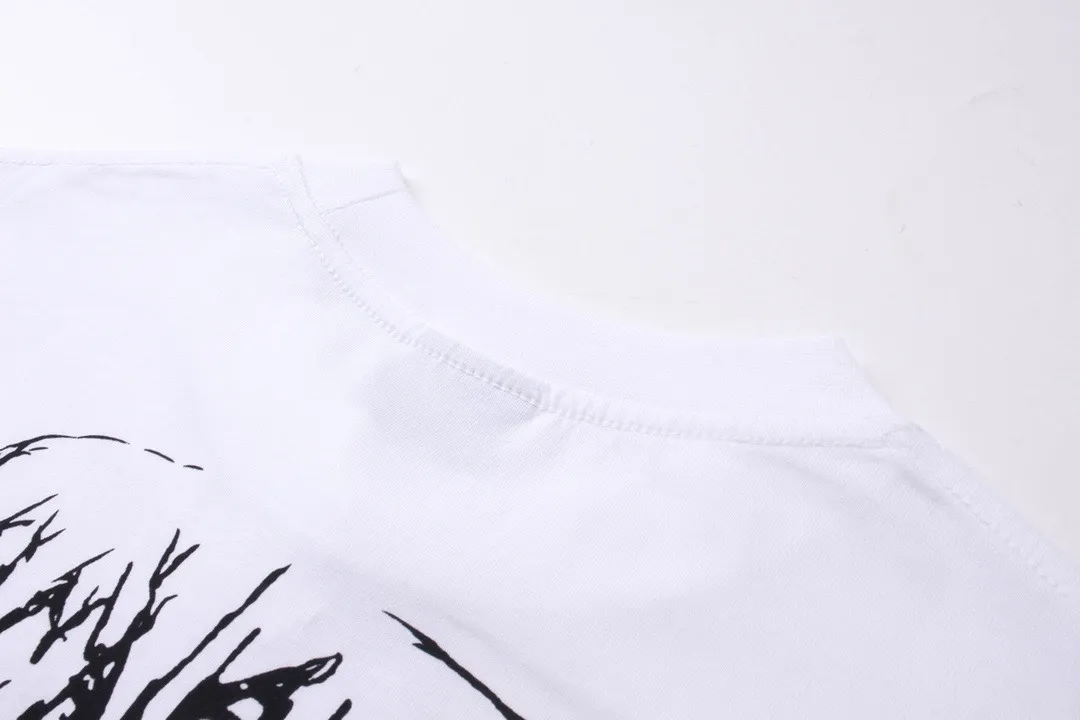 🅿️210 real photos [Top version. Official website quality] BALENCI*GA/Paris. 2024 new style. Year of the Dragon limited print long-sleeved T-shirt, synchronized with brick cabinets. Developed genuine product at the first time, enjoy printing and comparison! The fabric is made of Paris ZP custom-woven and dyed cotton double yarn. Weighing 260 grams, the cloth surface is clean. The cloth pattern is clear, soft and comfortable. The threads are dyed with no color difference. The classic LOGO is made of environmentally friendly imported materials, drawn silk flowers, with clear letters and three-dimensional effect. Restore the brick cabinet. Welcome to compare, the version adopts the OS loose shoulder version. Same style for men and women Coding: BL235035 Color: black, white, pink Size: XS S M L