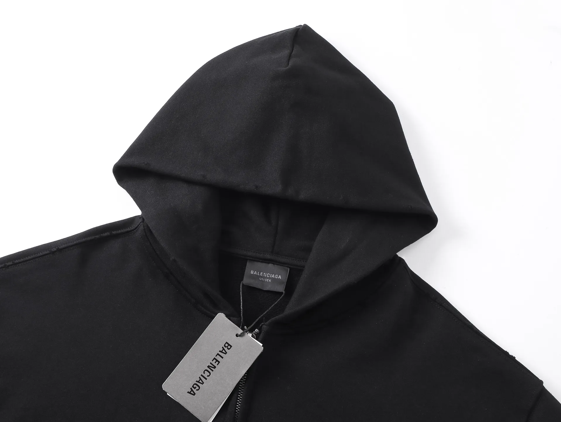 🅿️360 real shots [Top version. Official website quality] BALENCI*G*/25 new autumn and winter style. Washed and distressed hooded zipper cardigan sweatshirt with Paris LOGO embroidered on the front and back. Garments are washed and aged. SS25 latest model. Research and development at the first time, different market currencies. Comparisons welcome. The fabric is made of Paris ZP custom-woven and dyed cotton sweatshirt. Weighing 460 grams, the cloth surface is clean. The cloth pattern is clear, soft and comfortable. The threads are dyed with no color difference. The embroidery is done with embroidery machines imported from Tajima, and the garments are washed and worn to make them look old. Jubie market currency. Welcome to compare. The version adopts OS loose shoulder design. Same style for men and women. Code: BL259936 Color: black, off-white Size: XS S M L