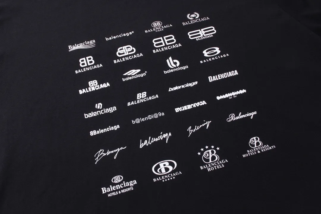 🅿️240 BALENCI*GA Paris full-print LOGO letter style long sleeves. The fabric is made of Paris custom-woven and dyed double yarn pure cotton fabric. The weight is 280g. The thread is custom-woven and dyed without color difference. The front and back panels are made of environmentally friendly dot offset printing. Two high-temperature setting washes. os dropped shoulders and loose version. Same style for men and women -Color: black ivory -SIZE: XS S M L Style No. 8612#