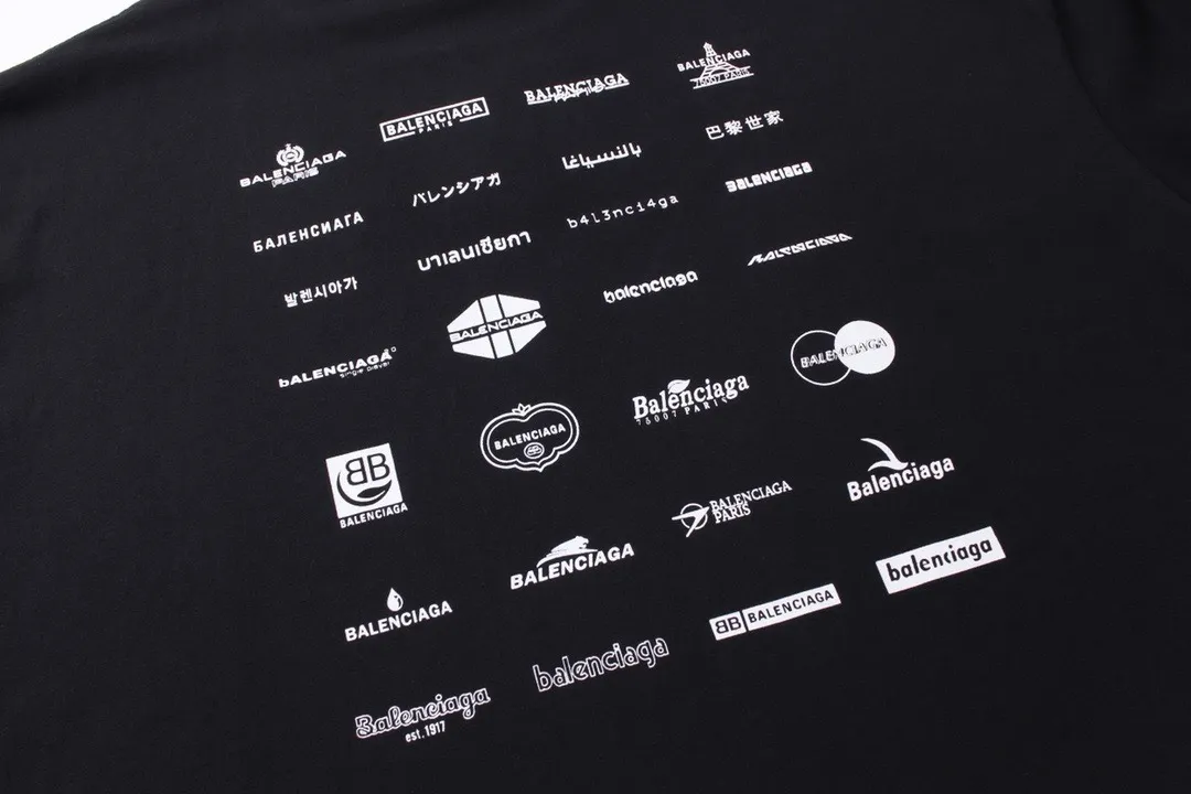 🅿️240 BALENCI*GA Paris full-print LOGO letter style long sleeves. The fabric is made of Paris custom-woven and dyed double yarn pure cotton fabric. The weight is 280g. The thread is custom-woven and dyed without color difference. The front and back panels are made of environmentally friendly dot offset printing. Two high-temperature setting washes. os dropped shoulders and loose version. Same style for men and women -Color: black ivory -SIZE: XS S M L Style No. 8612#
