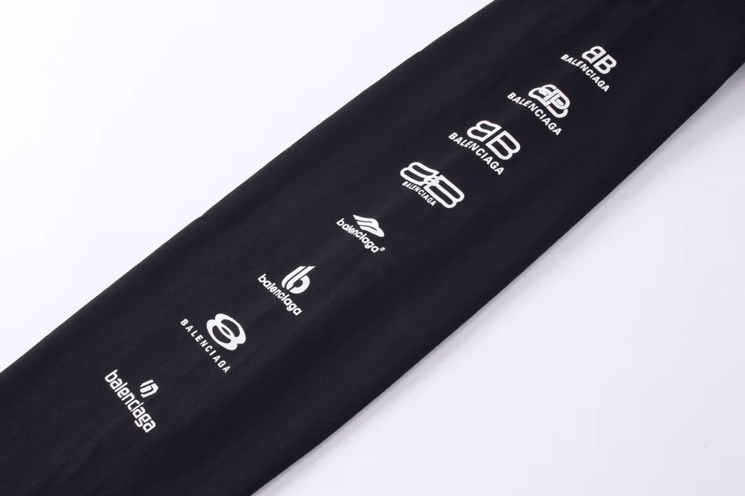 🅿️240 BALENCI*GA Paris full-print LOGO letter style long sleeves. The fabric is made of Paris custom-woven and dyed double yarn pure cotton fabric. The weight is 280g. The thread is custom-woven and dyed without color difference. The front and back panels are made of environmentally friendly dot offset printing. Two high-temperature setting washes. os dropped shoulders and loose version. Same style for men and women -Color: black ivory -SIZE: XS S M L Style No. 8612#