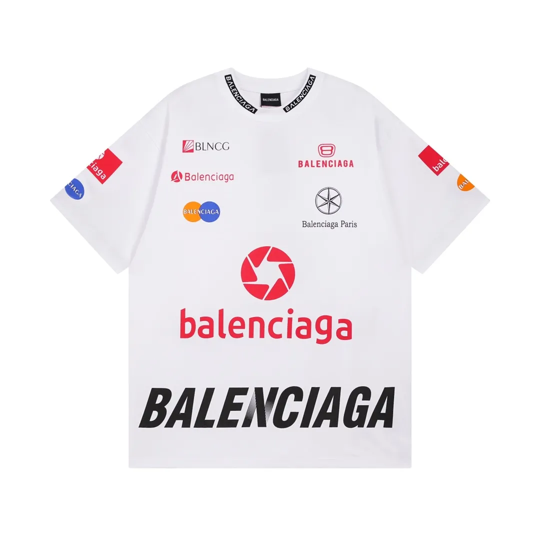 🅿️206 Detailed picture [Top version. Official website quality] BALENCI*GA/Paris BALENCI*GA#2024 latest model, multi-digit LoGO classic printed collar embroidery ready-to-wear distressed short-sleeved T-shirt. Brick cabinet synchronization. Genuine products are developed and developed in the first time. Welcome to compare! The fabric is made of Paris ZP custom-woven and dyed 100% cotton double-yarn compact cotton. The weight is 260 grams. The cloth surface is clean. The cloth pattern is clear. It is soft and comfortable. It has good color fastness and is not easy to change color. The threads are woven and dyed with no color difference. The printing is done by computer direct printing, and the rib embroidery on the back collar has a three-dimensional effect. The garment is worn and worn, with ultra-high craftsmanship. The version adopts the OS loose shoulder style. Same style for men and women. Coding: BL223206 Color: white, gray blue Size: XS to L