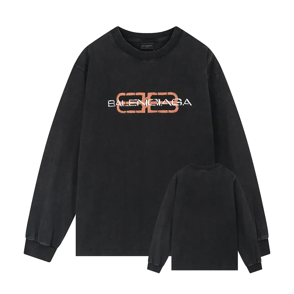🅿️260 BALENCI*GA Paris new LOGO printed washed long-sleeved T-shirt. The front LOGO is printed with environmentally friendly glue. The effect is three-dimensional. The hand-made master positions the fixed points and wears it to make it old. Restore the brick cabinet. Exclusively woven and dyed 280g fabric. The thread is dyed in the same cylinder with zero color difference. The version adopts OS loose off-shoulder version. Welcome to compare. Same style for men and women -Color: washed black -SIZE: Xs S M L Style number 8645#