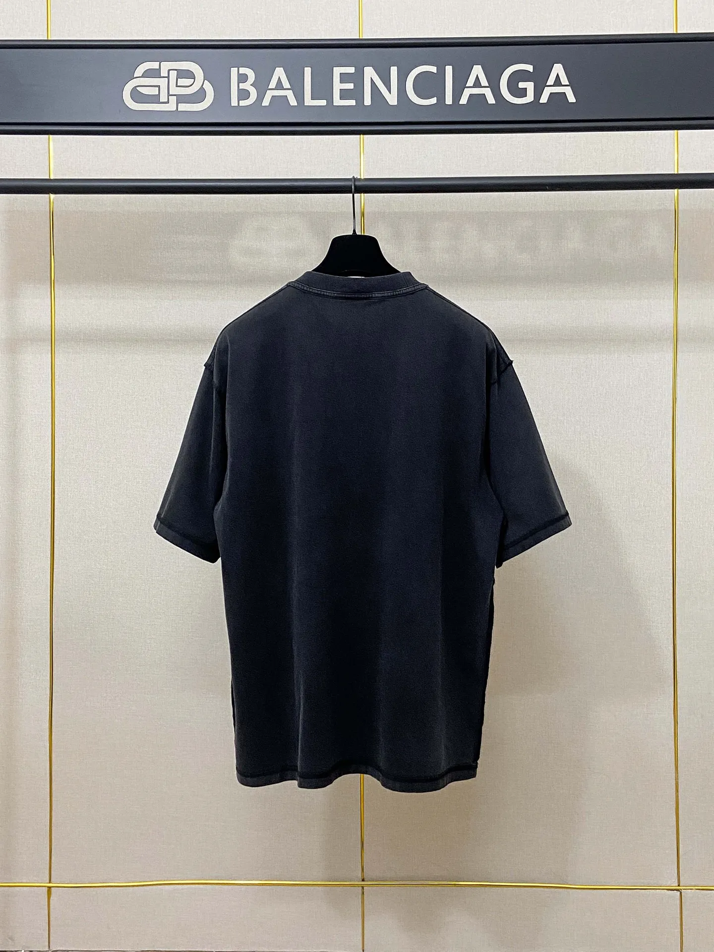 🅿️190 9181# Real shot top version [[BALENCIA*GA] official website quality Paris new letter LOGO chest patch embroidery short-sleeved T-shirt OS version loose dropped shoulders Unisex style Fabric: 260g 100% cotton double yarn Technology: front patch embroidery reverse stitching garment wash distressed shaping solid color Color: washed black, fog blue, green Size: XS S M L