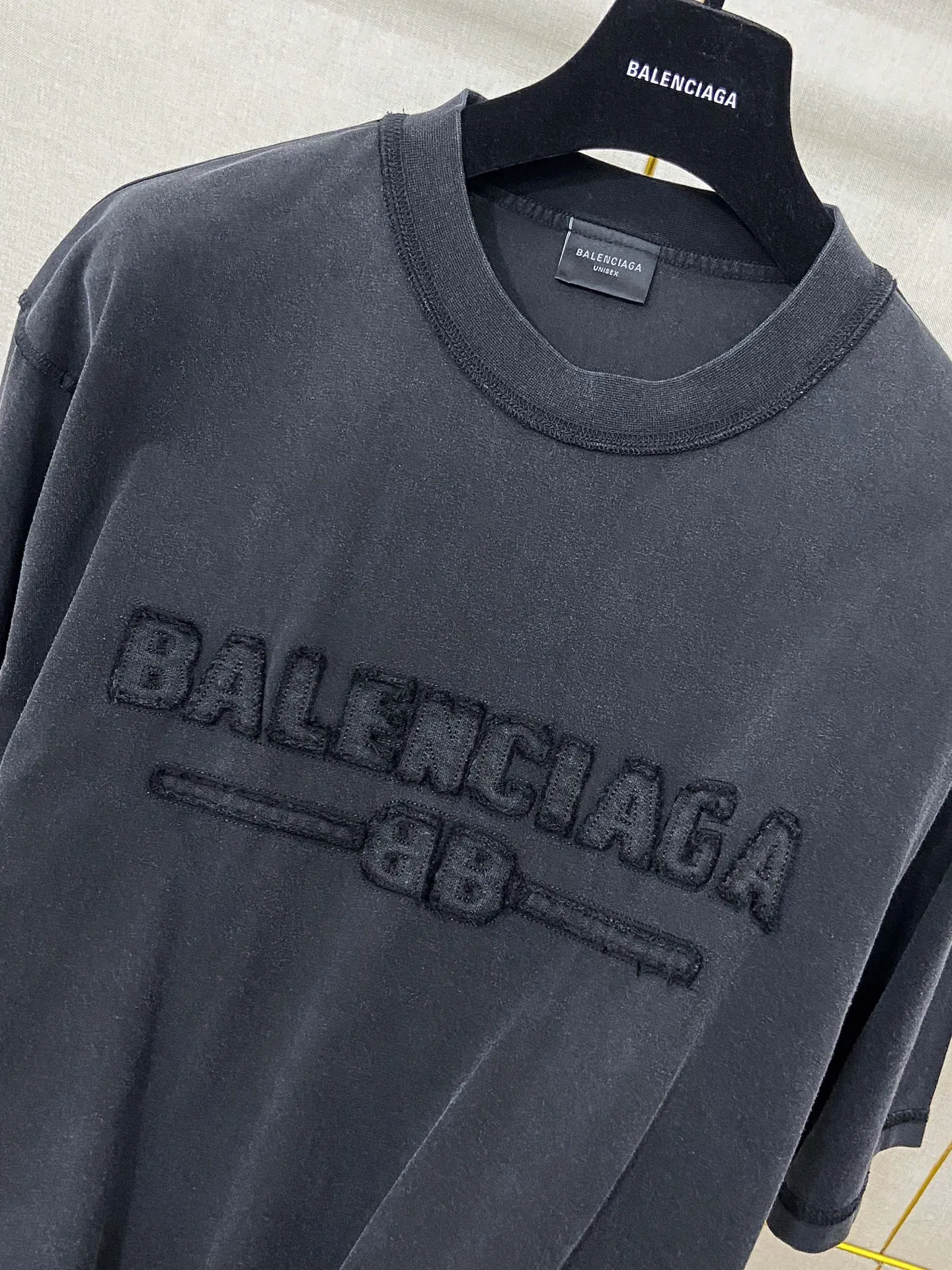🅿️190 9181# Real shot top version [[BALENCIA*GA] official website quality Paris new letter LOGO chest patch embroidery short-sleeved T-shirt OS version loose dropped shoulders Unisex style Fabric: 260g 100% cotton double yarn Technology: front patch embroidery reverse stitching garment wash distressed shaping solid color Color: washed black, fog blue, green Size: XS S M L