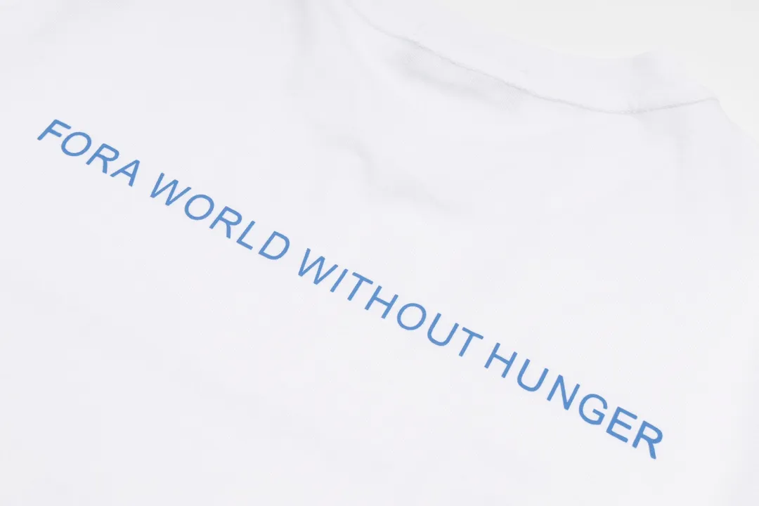 🅿️170 Detailed picture [Top version. Official website quality] BALENCIAGA/Balenciaga WFP4044 World Food Agency charity limited edition #short-sleeved T-shirt. The fabric is made of Paris ZP custom-woven and dyed cotton double yarn. Weighing 260 grams, the cloth surface is clean. The cloth pattern is clear, soft and comfortable. The ribbing is dyed with no color difference. The classic pattern printing uses environmentally friendly imported glue and precision stencils. The letters are clear. No burrs. The three-dimensional effect is strong. The version adopts the OS loose shoulder version. The same style for men and women. Coding: BL223030 Color: white, black, coffee Size: XS S M L