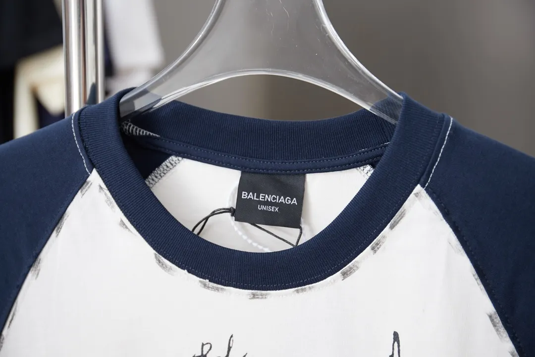 🅿️210 BALELE Balenciaga 25SS early spring new style Contrast color splicing letter logo embroidered short sleeves Light luxury essential item for daily commuting for men and women Correct version Welcome to compare Detailed features · 320g 100% pure cotton double yarn jersey fabric · Custom dyed in the same cylinder, special thickened 32 count double-strand 1X1 thread · Letter logo embroidery · Contrast color stitching on the sleeves · Double-needle sewing and cross-seam technology · Original main mark, washed tag, brand moisture-proof paper packaging Color: white/black/yellow Size: S/M/L/XL