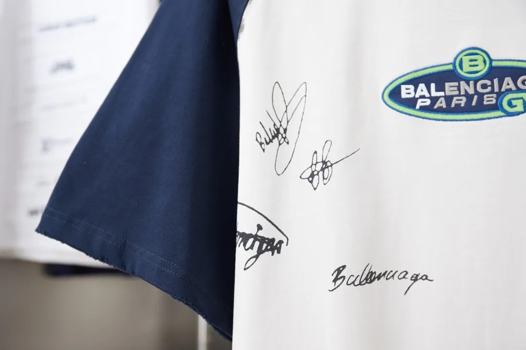 🅿️210 BALELE Balenciaga 25SS early spring new style Contrast color splicing letter logo embroidered short sleeves Light luxury essential item for daily commuting for men and women Correct version Welcome to compare Detailed features · 320g 100% pure cotton double yarn jersey fabric · Custom dyed in the same cylinder, special thickened 32 count double-strand 1X1 thread · Letter logo embroidery · Contrast color stitching on the sleeves · Double-needle sewing and cross-seam technology · Original main mark, washed tag, brand moisture-proof paper packaging Color: white/black/yellow Size: S/M/L/XL