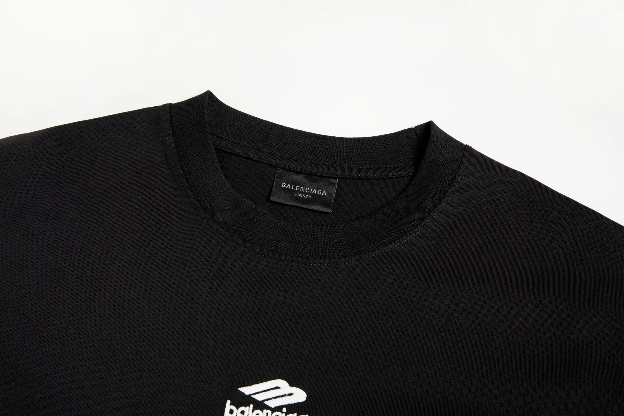 🅿️160 9172# Detailed picture Top version [[BALENCIA*GA] official website quality Paris new ski series 3M classic LOGO embroidered short-sleeved T-shirt OS version Loose dropped shoulders Same style for men and women Fabric: 260 grams 100% cotton double yarn Technology: embroidery on the front left and right sleeves Garment washing Shape solid color Color: black white Size: XS S M L