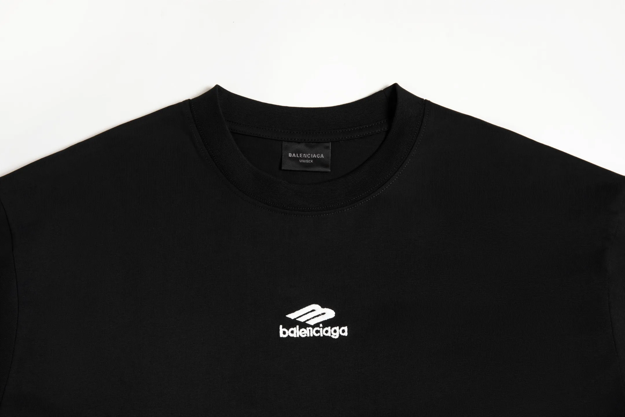 🅿️160 9172# Detailed picture Top version [[BALENCIA*GA] official website quality Paris new ski series 3M classic LOGO embroidered short-sleeved T-shirt OS version Loose dropped shoulders Same style for men and women Fabric: 260 grams 100% cotton double yarn Technology: embroidery on the front left and right sleeves Garment washing Shape solid color Color: black white Size: XS S M L