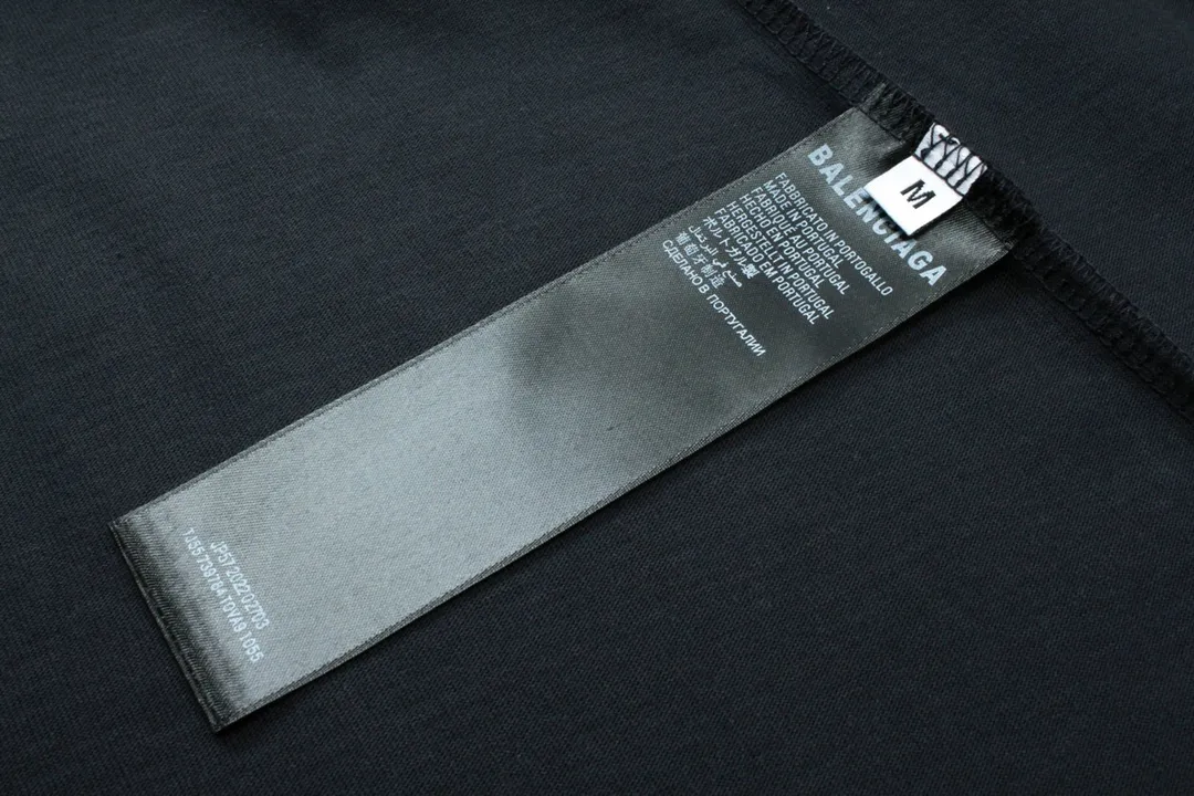 🅿️180 detailed pictures [Top version. Official website quality] BALENCI*GA/Paris. 2024 new style. New LOGO blurry LOGO direct-injection printing ready-made worn-out short-sleeved T-shirt, brick cabinet synchronization. Genuine product developed at the first time, happy to print and compare! The fabric is made of Paris ZP custom-woven and dyed cotton double yarn. Weighing 260 grams, the cloth surface is clean. The cloth pattern is clear, soft and comfortable. The threads are dyed with no color difference. The classic LOGO is printed using environmentally friendly imported materials, with clear straight-crack pattern letters and a three-dimensional effect. Restored brick cabinet. Ready-made garments are washed, worn and distressed. Different market currency. Welcome to compare. The version adopts OS loose shoulder style. Same style for men and women. Code: BL223329 Color: gray blue, beige. Size: XS to L