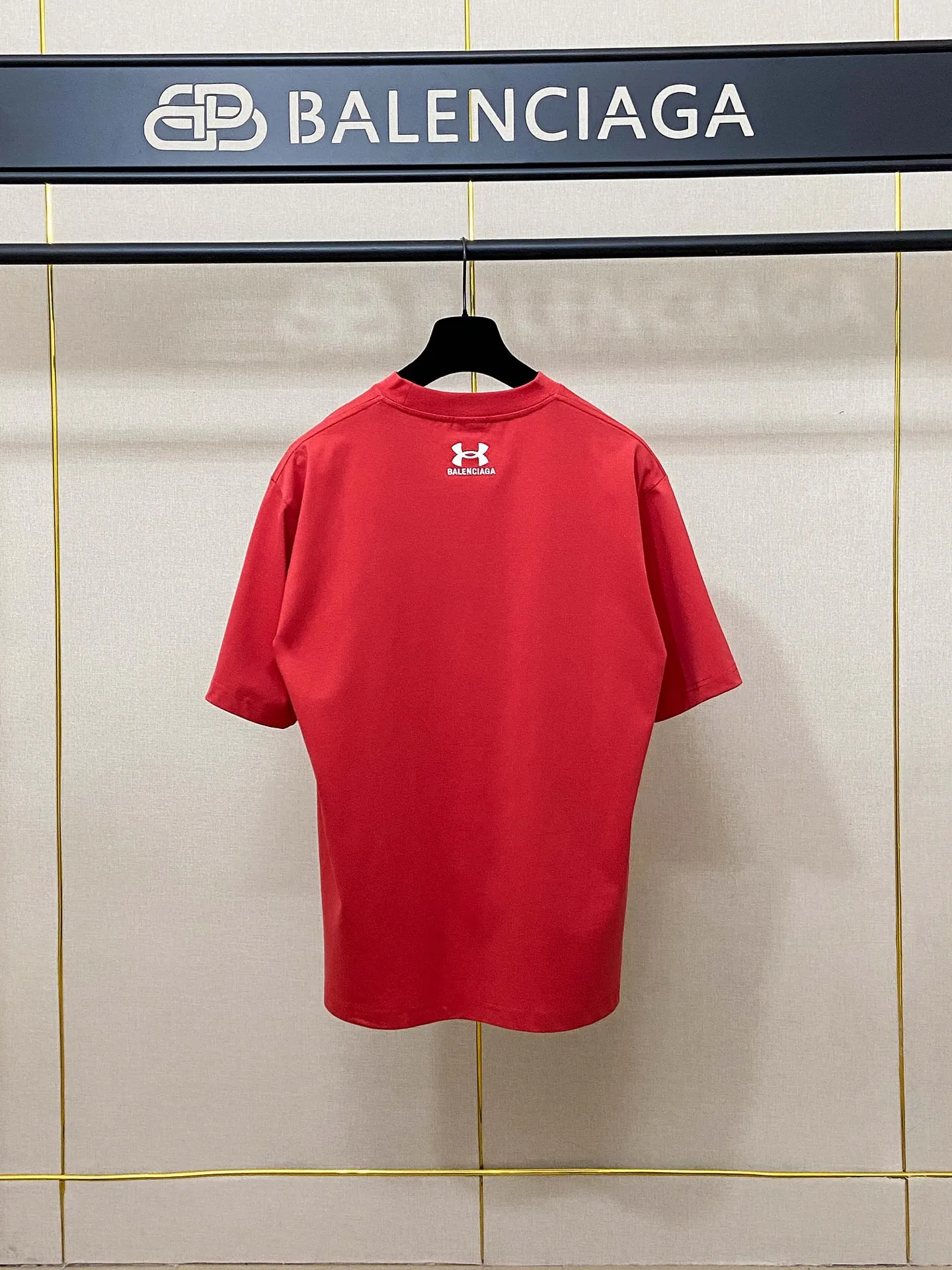 🅿️170 9158# Actual pictures Top version [[BALENCIA*GA] Official website quality New Paris co-branded UnderArmour front and rear embroidered short-sleeved T-shirt OS version Loose dropped shoulders Unisex Fabric: 260g 100% cotton double yarn Process: Front and back embroidery Garment washing Shape solid color Color: Black Red Size: XS S M L