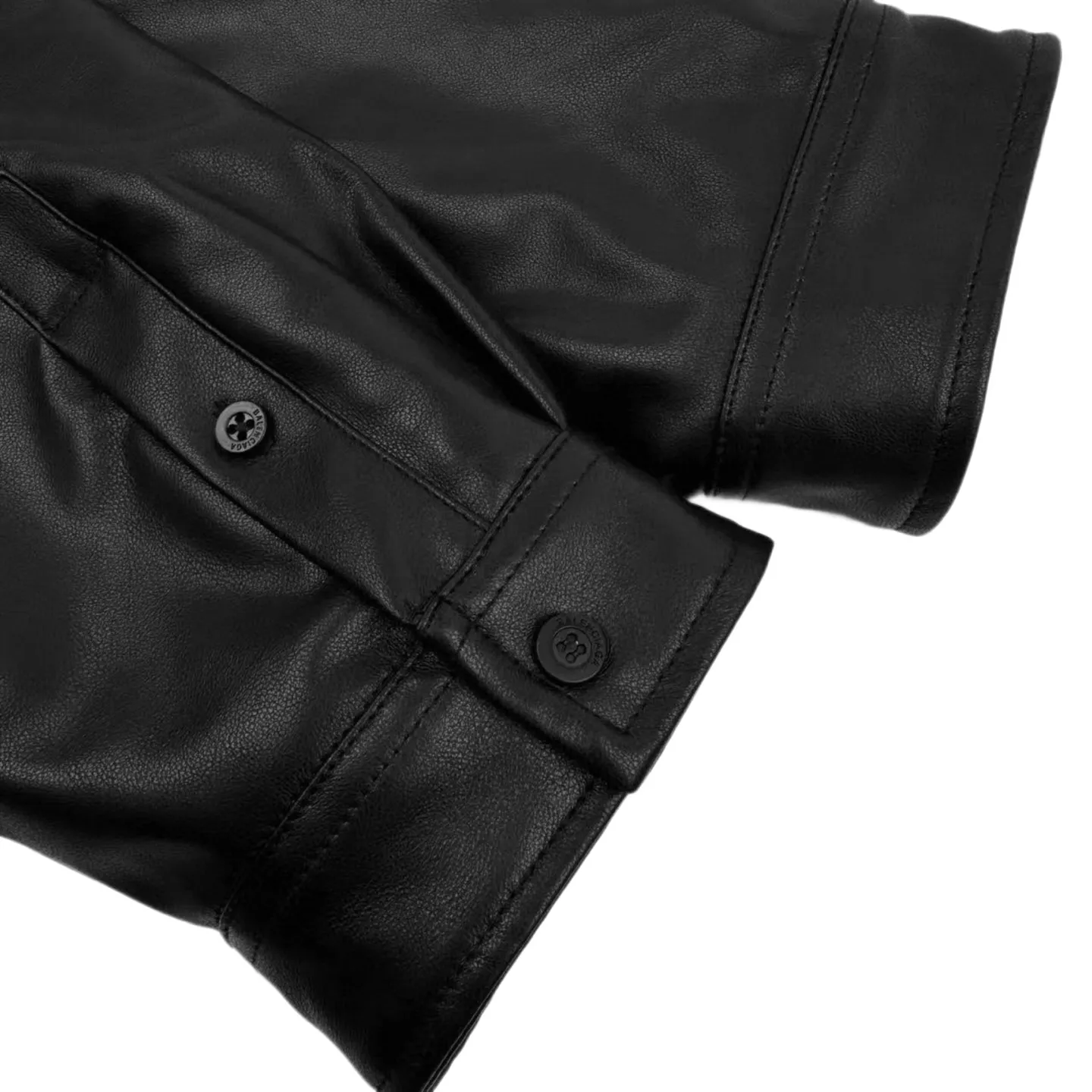 🅿️960 [Exclusive supply] BLCG Parker hooded zipper leather jacket. Original purchase and development for 34,900. The fabric is made of customized French Bazaar black guri fine leather and 1000 cotton cotton. Unparalleled texture and luster. Natural texture. Comfortable and close to the skin. Decorated with the same color Balenciaga logo on the front. The hat and the leather gap are cleverly integrated to create a fake two-piece visual illusion. The sense of layering is full. He is a leader in fashion. It is the sediment of time, the representative of gentleman, and the silent declaration of noble status. High-frequency voltage embossing technology uses high-frequency voltage to produce a thermal effect on the leather surface. The thermal effect causes slight deformation of the leather fibers, forming a unique texture and the Balenciaga letter logo. Polishing and polishing: Use professional polishing tools to carefully process the leather surface, and then use special agents to polish the leather to improve the overall beauty of the leather. The template machine performs seamless splicing, and the design and shape of the original leather jacket and hat brim are first and accurately customized, and then manually sewn, and then accurately aligned with the assistance of the template machine to ensure a smooth and seamless effect. Size:1/2/3