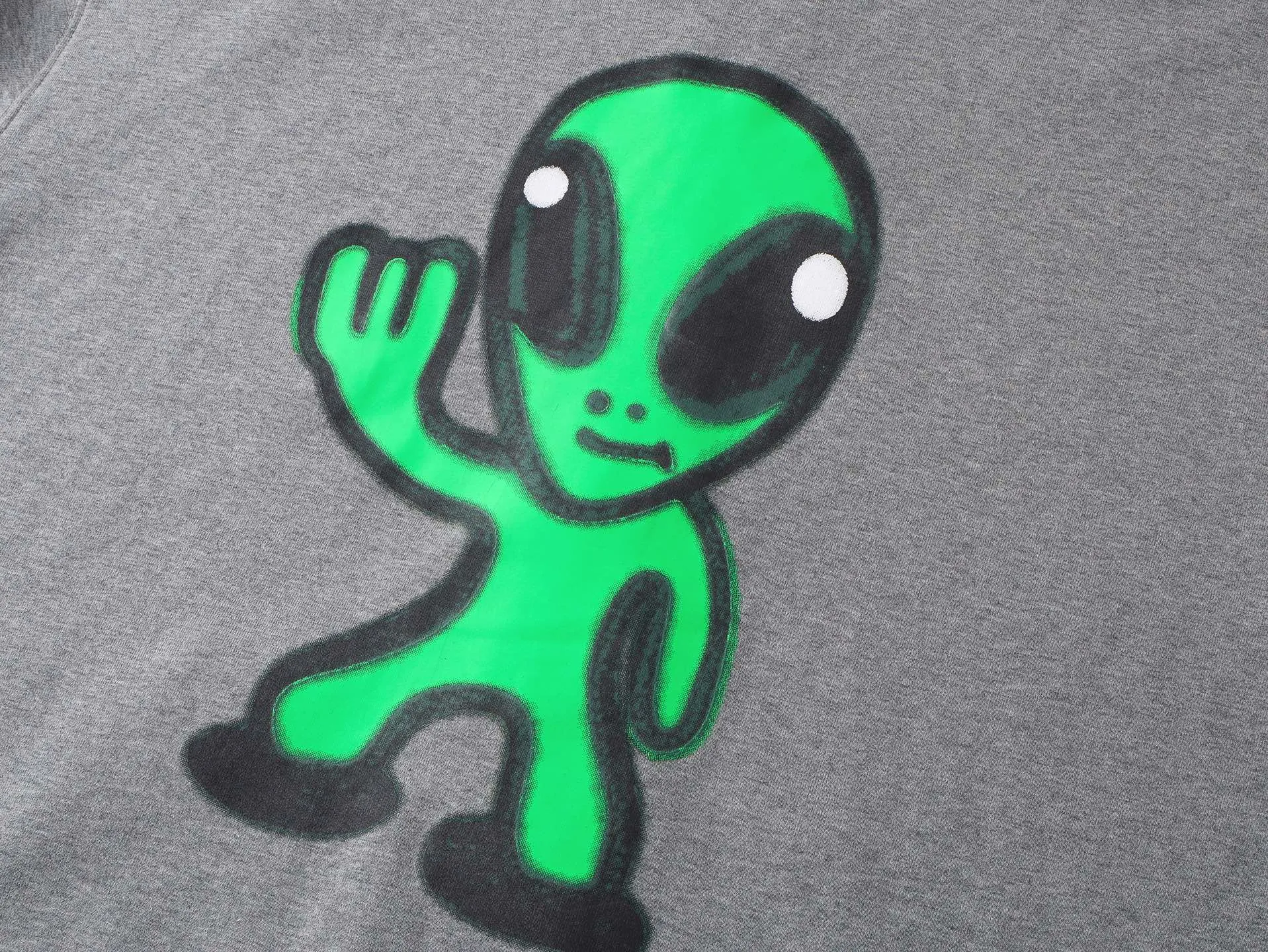 🅿️390 real photos [Top version. Official website quality] BALENCI*GA/25 new model. The front of the alien is directly printed with hithg there+dripley art work + luminous effect. The alien is printed on the front and the smiley face is printed on the back. The right sleeve is embroidered with letters LOGO. Zipper cardigan hooded sweatshirt SS25 latest model. Research and development at the first time, different market currencies. Comparisons welcome. The fabric is made of Paris ZP custom-woven and dyed cotton sweatshirt, with a weight of 2460 grams. The cloth surface is clean. The cloth pattern is clear, soft and comfortable. The threads are dyed with no color difference. The printing uses computer direct printing + luminous effect. Jubie market currency. Welcome to compare. The version adopts OS loose shoulder design. Same style for men and women. Code: BL259906 Color: off-white, black, floral gray Size: XS S M L