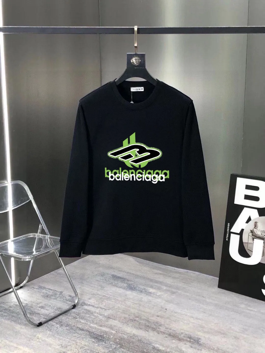 🅿️380 [BALENCIAGA] (Gospel for Fatty) hot-selling suit is coming. Focus on the original version of the official website. 2025 new hot-selling sweatshirt suit. The original order is the best. 🇭🇰The meticulous work of top designers. It has a fitting and perfect upper body effect. 100% natural high-quality Roman cotton, close-fitting comfort, noble and elegant! Original hardware embodies elegance and nobility! Counter size: M-5XL (maximum wear up to 220 pounds)