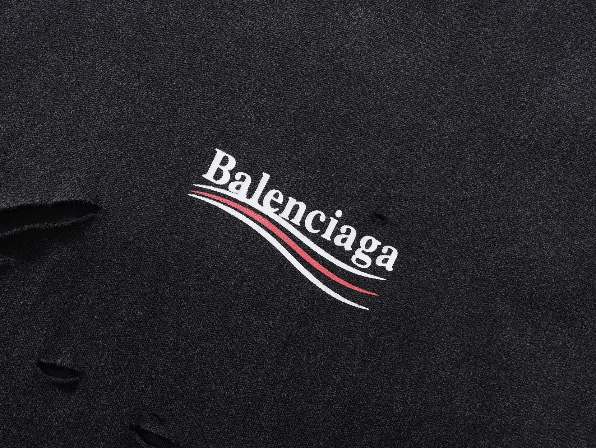 🅿️320 BALENCI*GA 25 Paris Coke letters worn fake two-piece long-sleeved T-shirt. The printing is made of environmentally friendly imported materials. Ready-made clothes are washed. Hand-made master positioning and worn. Overweight craftsmanship. The letters are clear. The effect is three-dimensional. Exclusively pattern-woven and dyed 280g fabric. Threads are dyed in the same cylinder with zero color difference. The version adopts OS loose shoulder design. Welcome to compare. Same style for men and women -Color: washed black -SIZE: Xs S M L style number 8636