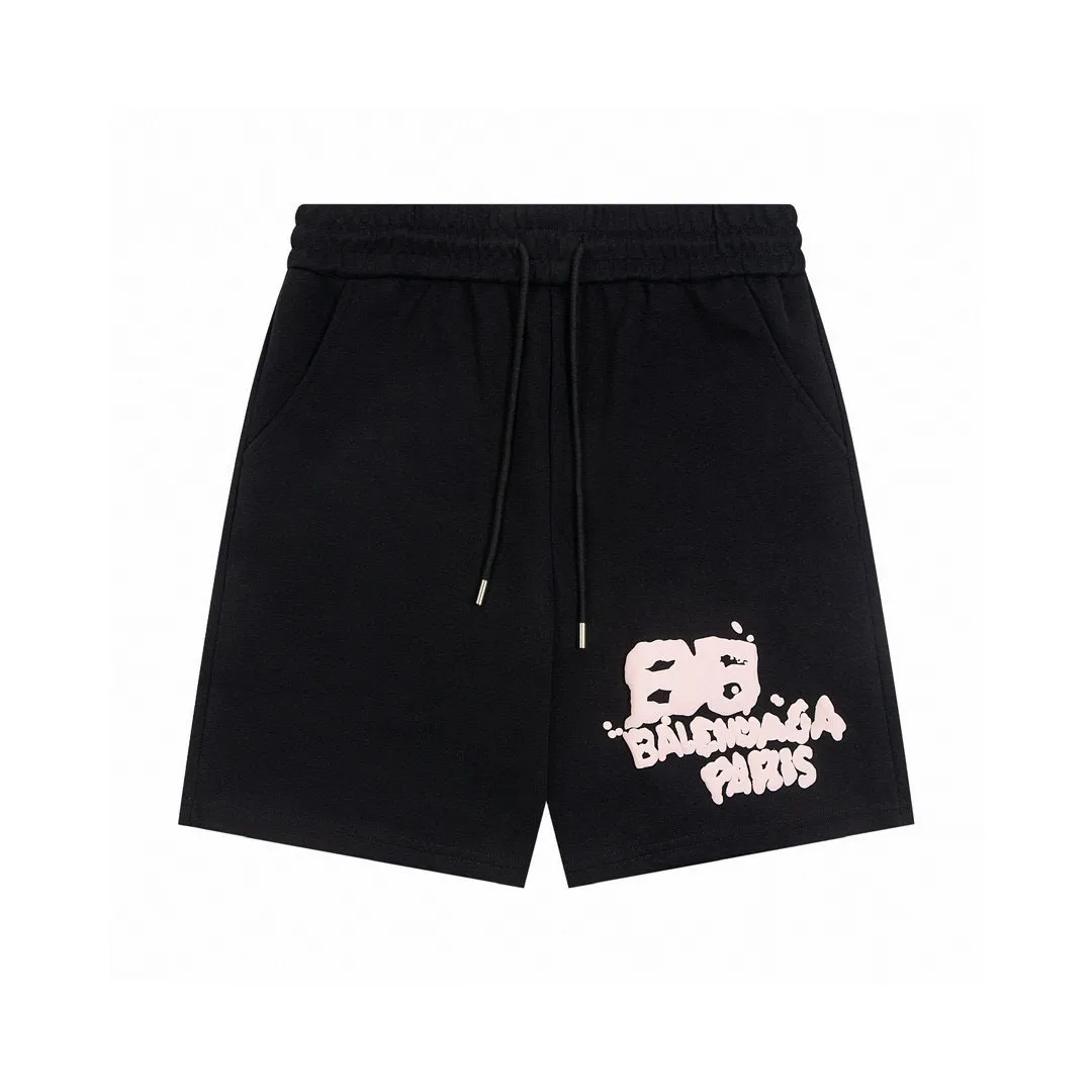 🅿️180 new model number: B103 Balenciaga new graffiti letter printed shorts for couples, casual three-quarter pants 1️⃣The fabric is made of reactive black 360g, a very high-quality, thick and comfortable fabric, and the waist is designed with hemming workmanship, making it more comfortable and stylish to wear! 2️⃣Adopt foam printing design technology, positioning cutting, imported glue dot printing, irregular splash ink graffiti printing! 3️⃣It is very youthful and youthful and energetic, and can be easily controlled by both men and women. It is very in line with the fashion aesthetic concepts of young people today, creating a casual and lazy fashion tone, a must-have for autumn and winter! 4️⃣Exquisite workmanship and complete accessories! Color: black Size: S, M, L, XL