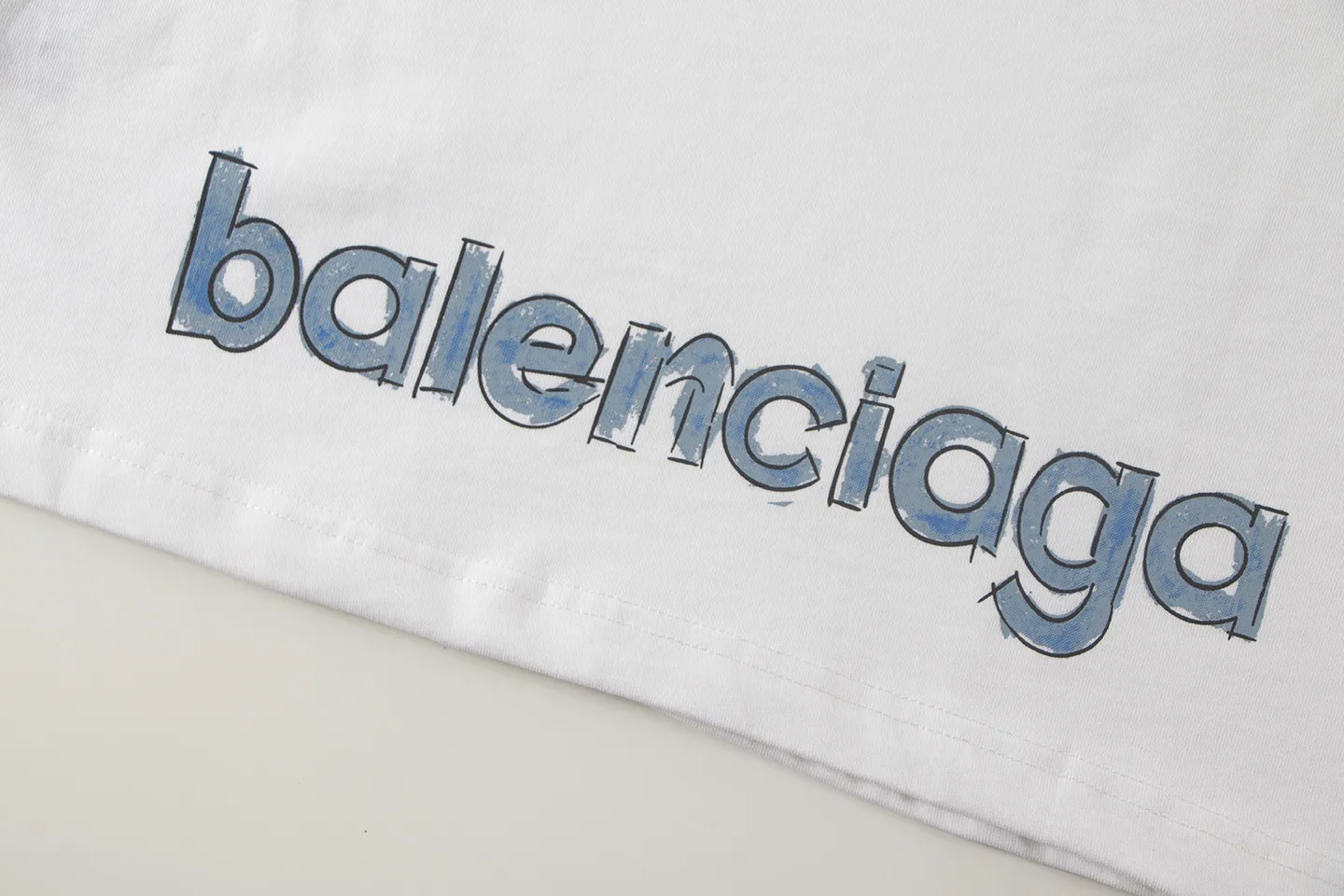 🅿️160 Balenciaga2026 new painted T-shirt Material: Made of high version 300g double yarn combed cotton Size: S M L XL Color: black and white Style number: W2806