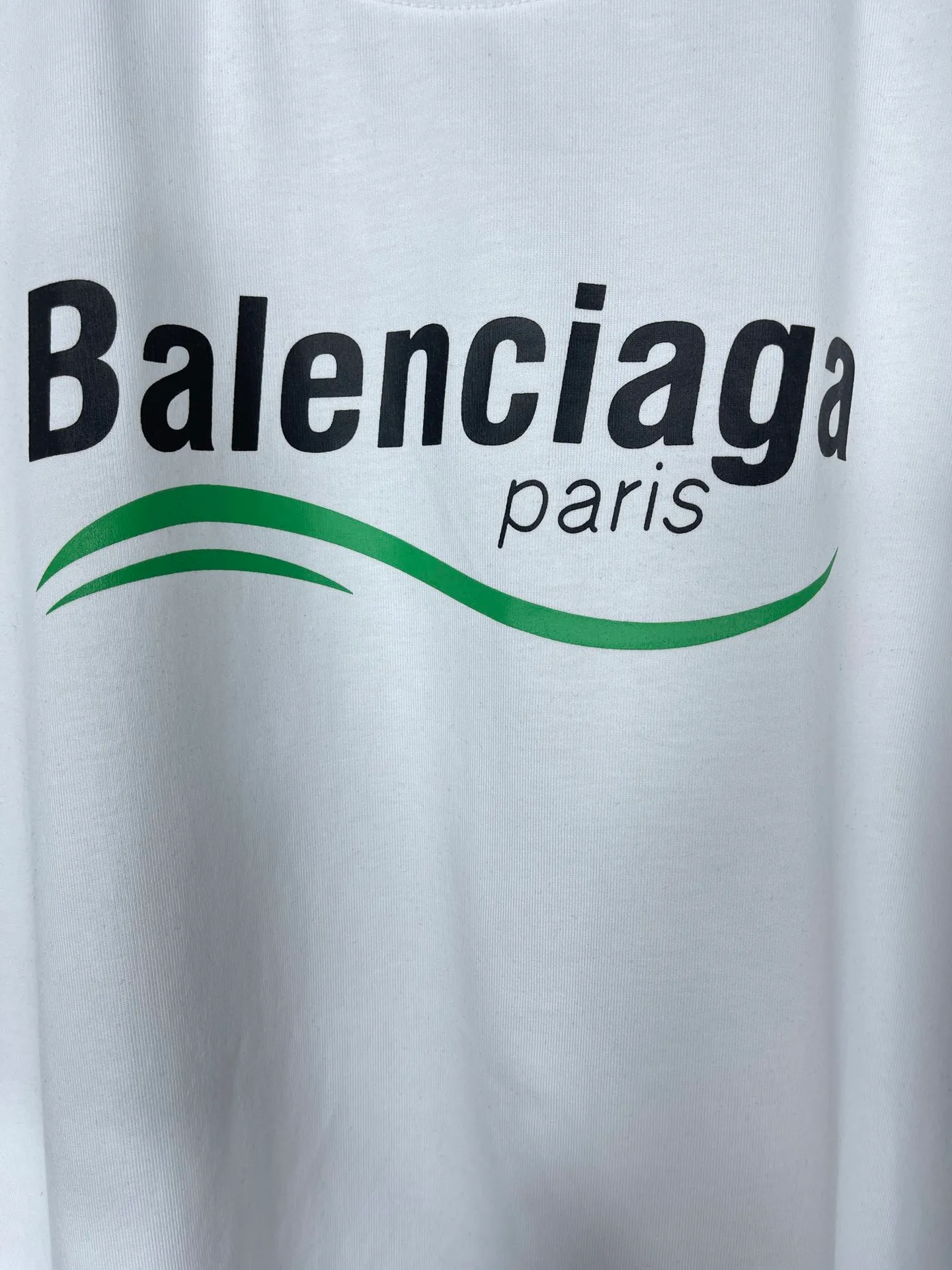 🅿️170 real photos [Top version. Official website quality] BALENCI*GA/Paris BALENCI*GA#2023 new style, multiple LoGO classic printed short-sleeved T-shirts. The fabric is made of Paris ZP custom-woven and dyed 100% cotton double yarn compact cotton. The weight is 260 grams, the cloth surface is clean. The cloth pattern is clear. Soft and comfortable. Good color fastness. Not easy to change color. The threads are woven and dyed with no color difference. Printing uses computer direct printing. The effect is three-dimensional and has no burrs. The version adopts OS loose shoulder design. Same style for men and women. Code: BL223205 Color: Black. White Size: XS to L
