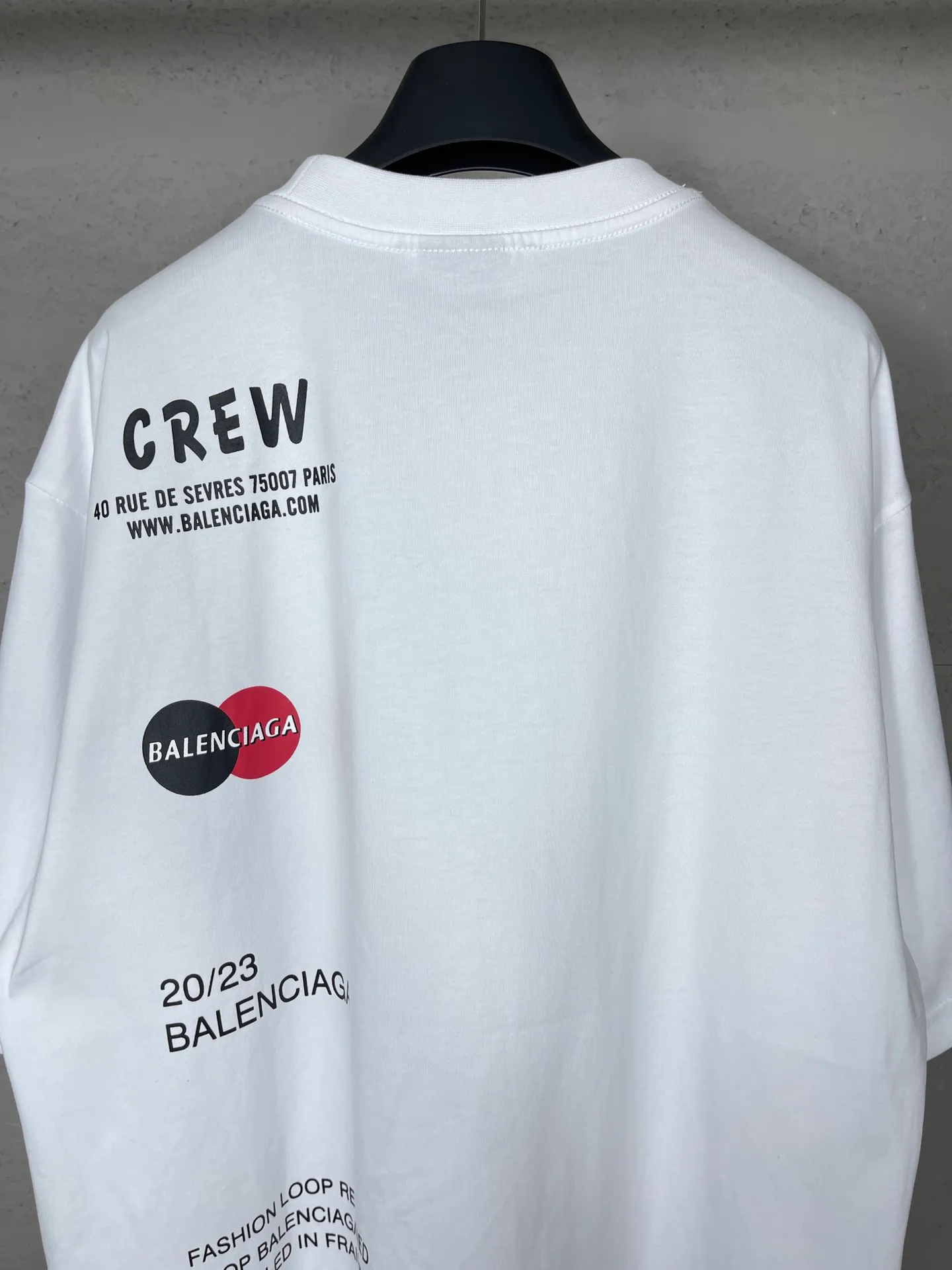 🅿️170 real photos [Top version. Official website quality] BALENCI*GA/Paris BALENCI*GA#2023 new style, multiple LoGO classic printed short-sleeved T-shirts. The fabric is made of Paris ZP custom-woven and dyed 100% cotton double yarn compact cotton. The weight is 260 grams, the cloth surface is clean. The cloth pattern is clear. Soft and comfortable. Good color fastness. Not easy to change color. The threads are woven and dyed with no color difference. Printing uses computer direct printing. The effect is three-dimensional and has no burrs. The version adopts OS loose shoulder design. Same style for men and women. Code: BL223205 Color: Black. White Size: XS to L