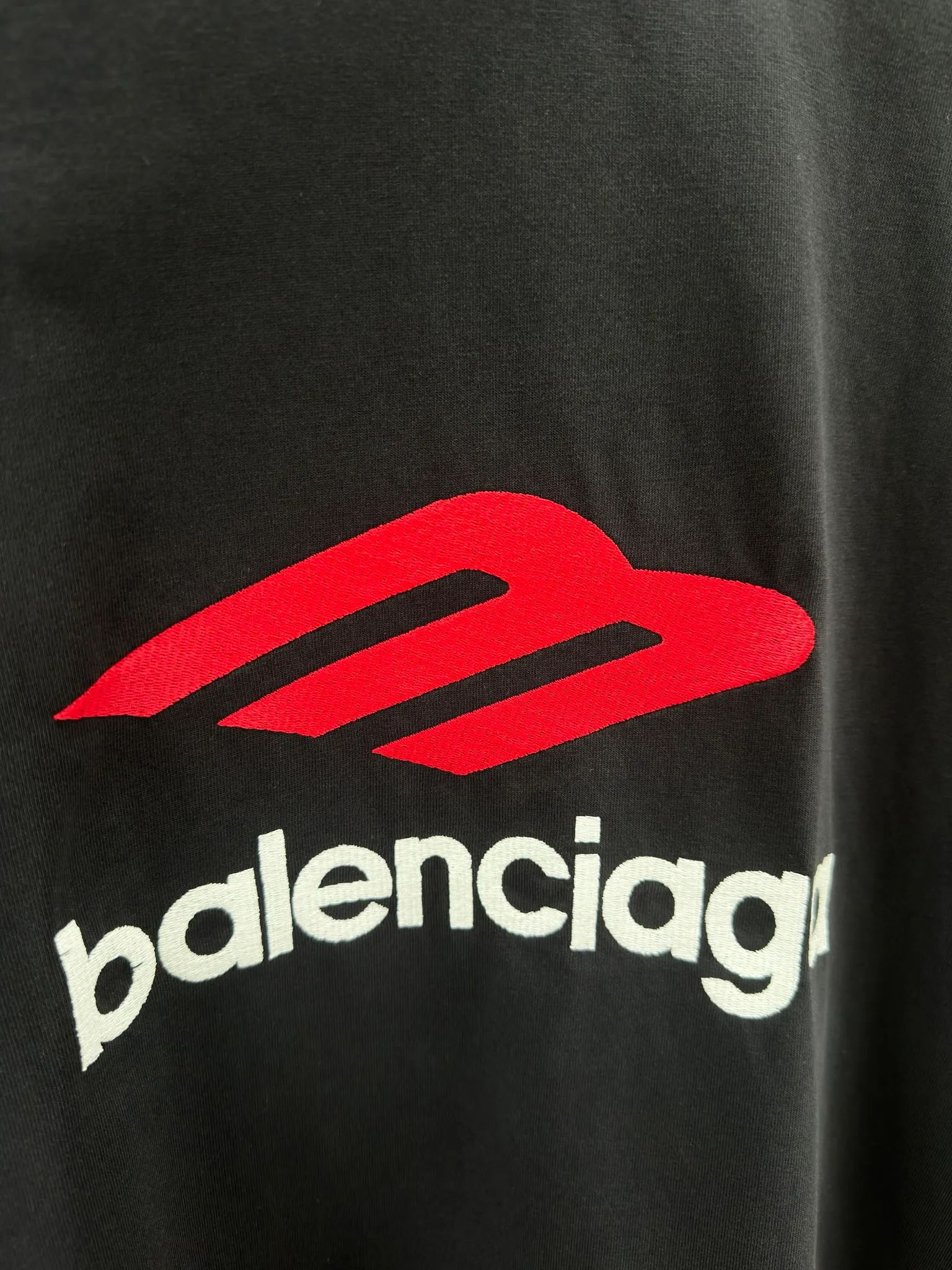 🅿️250 BALENCI*GA Paris 3M embroidered long sleeve. The fabric is made of Paris custom-woven and dyed double yarn pure cotton fabric. The weight is 280g. The thread is custom-woven and dyed without color difference. The front and back panels are embroidered with imported Tajima machines. Two high-temperature setting washes. os dropped shoulders and loose version. Same style for men and women -Color: black ivory -SIZE: XS S M L Style No. 8610#