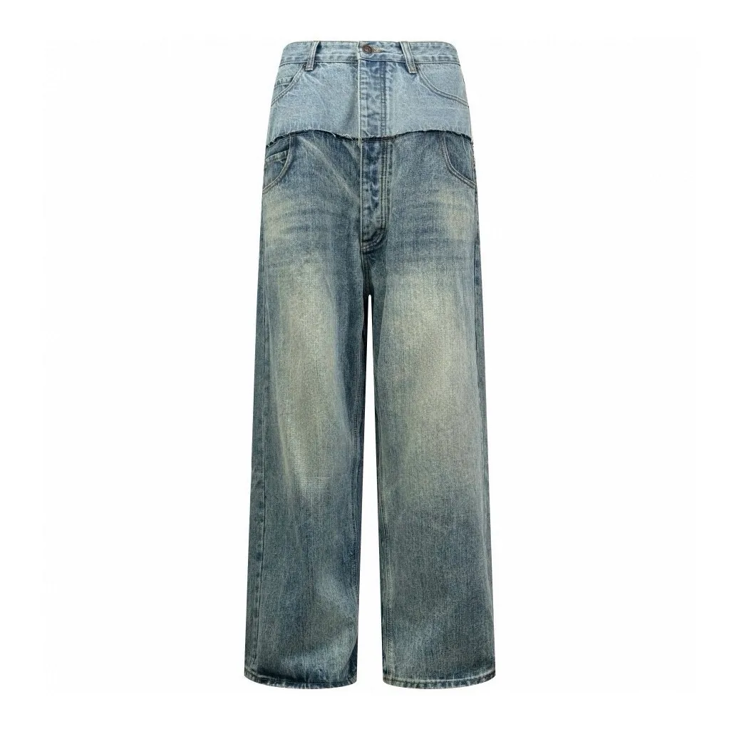 🅿️680 [Exclusive supply] BLCG 24FW spliced ​​pocket jeans (blue). The original purchase was RMB 15,200 and developed. The fabric is made of custom-made satin blue pirouetting denim material. It is full of texture and comfortable to the skin. The gradient and collision of colors are the core. The waistband is decorated with Paris kraft paper to highlight the brand's imprint. Everywhere exudes the trend, creating a walking work of art jeans. The unbridled imagination is fully displayed. Multi-dimensional fusion splicing technology, color splicing, positioning tailoring splicing, multi-pocket splicing, material dimension splicing, tedious and delicate, each step embodies the hard work and wisdom of the craftsmen. Prioritize the customization of 1:1 original denim material, stir-fry snowballs, stir-fry salt, and prepare a special corresponding solution. Add a certain amount of dye, soak the denim material in it to absorb the solvent, then scrub it and dry it to further fade and oxidize it. The rubbing and wrinkling cat's whisker technology is combined with the gun-drawing cat's whisker technology. Priority is given to hand-rubbing in specific areas to achieve a natural wrinkle effect, and then specific tools are used to draw the texture of the cat's whisker shape to create a full visual effect. Prioritize customizing the pocket template, reposition the spray horse, and specially prepare the corresponding reagent. Use a spray gun to accurately spray the reagent solution to the designated position on the pants according to the design requirements. Let the reagent react chemically with the fabric to form a step-by-step gradient effect. From deep to shallow, the gradual process is natural and rich. Size:XS/S/M/L